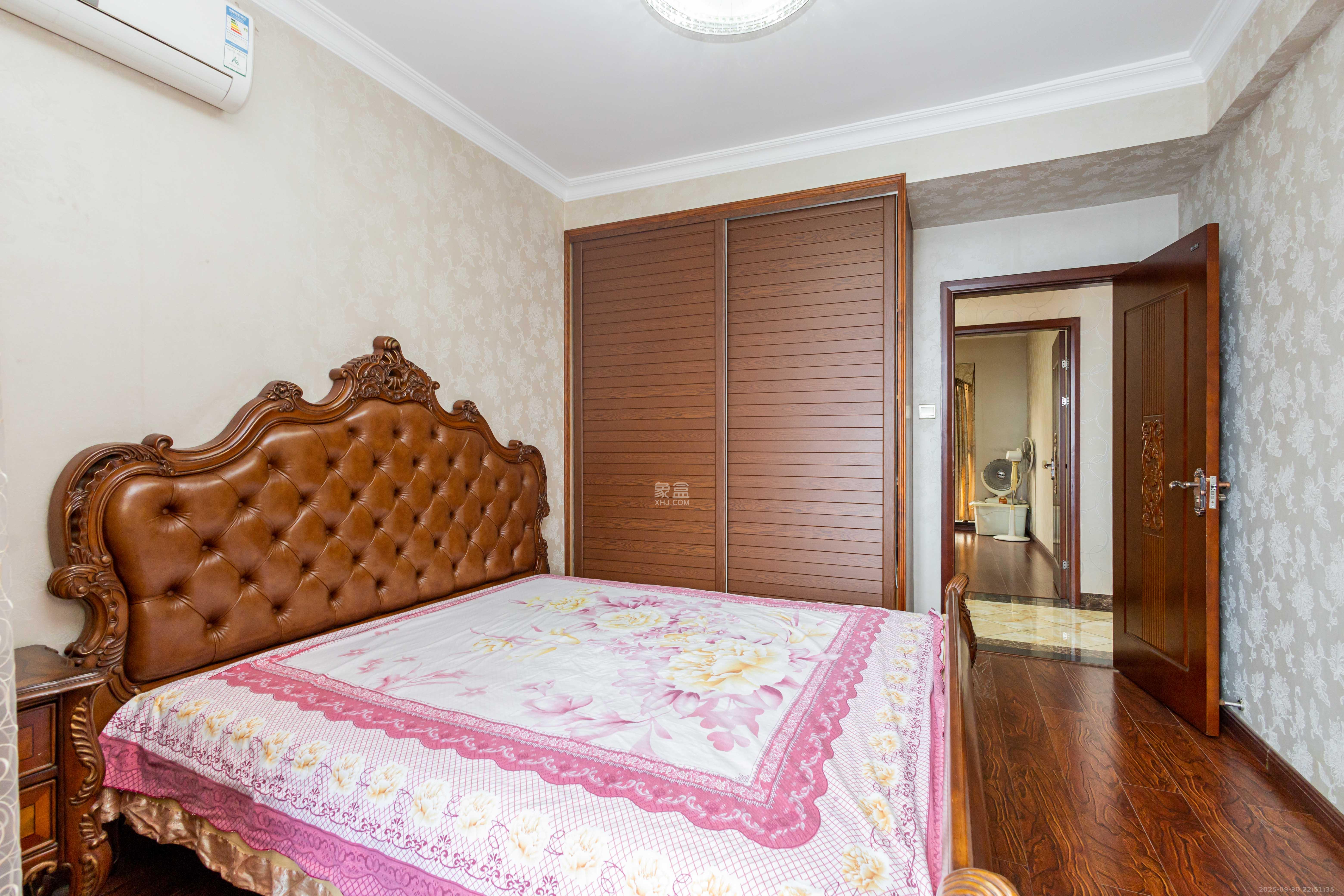 东岸梅园小区 4室2厅2卫 140.0万 东岸梅园小区 4室2厅2卫 140.0万卧室