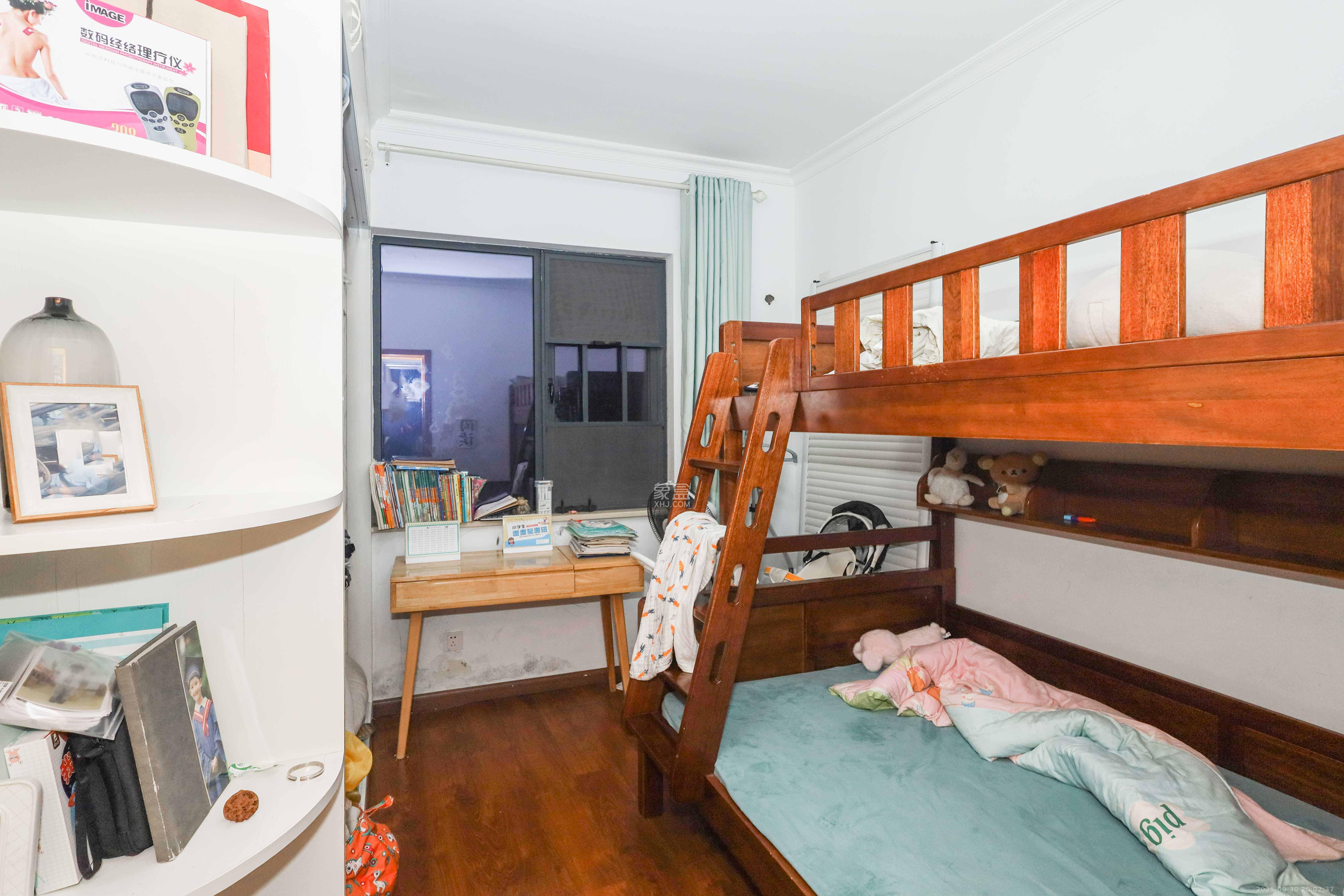 润芳园 3室2厅2卫 85.0万 润芳园 3室2厅2卫 85.0万卧室