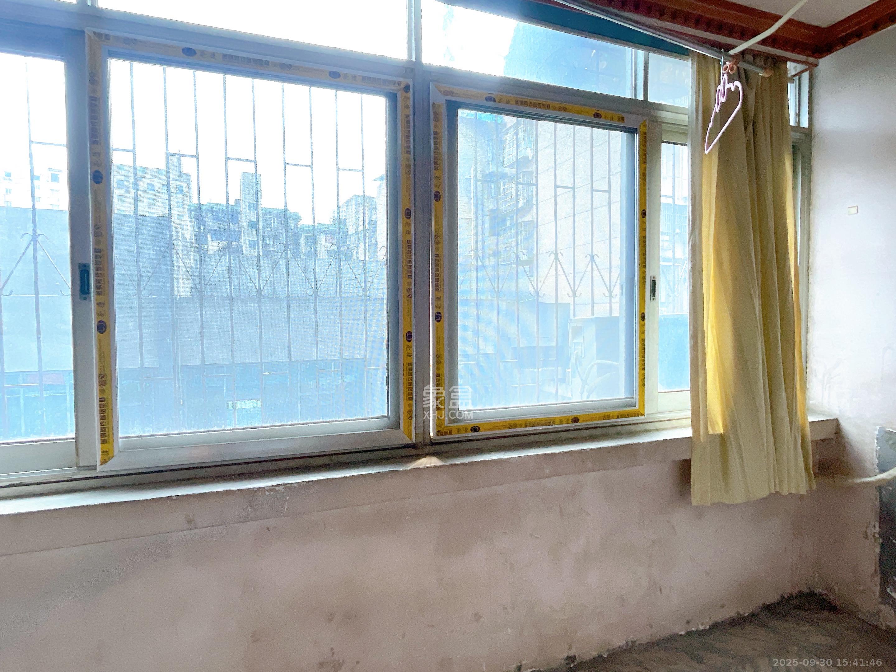 便河边社区  3室2厅2卫    2200.0元/月室内图