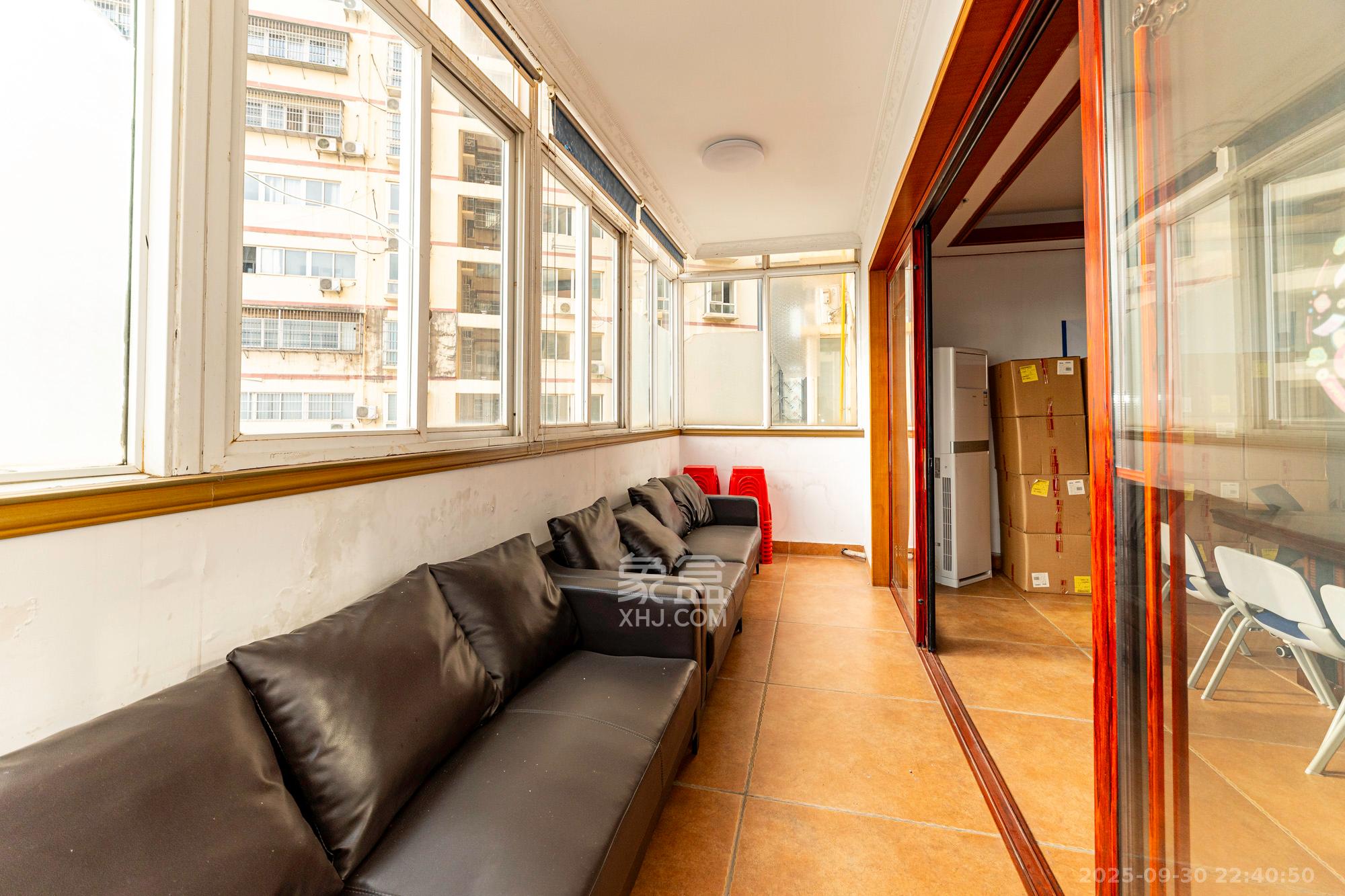 开源鑫阁  7室2厅3卫    168.0万阳台