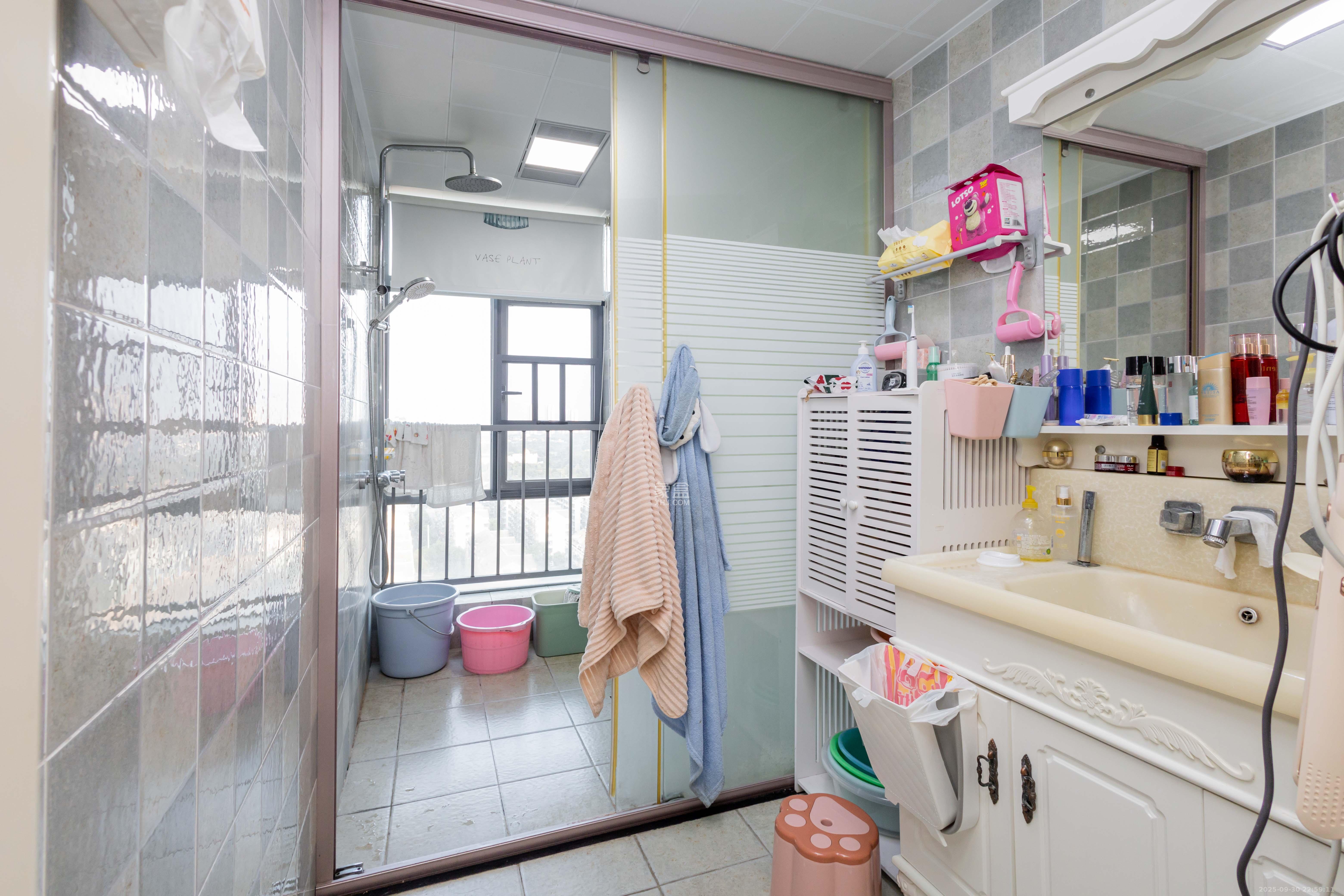 中房瑞致国际  3室2厅2卫    112.0万卫生间