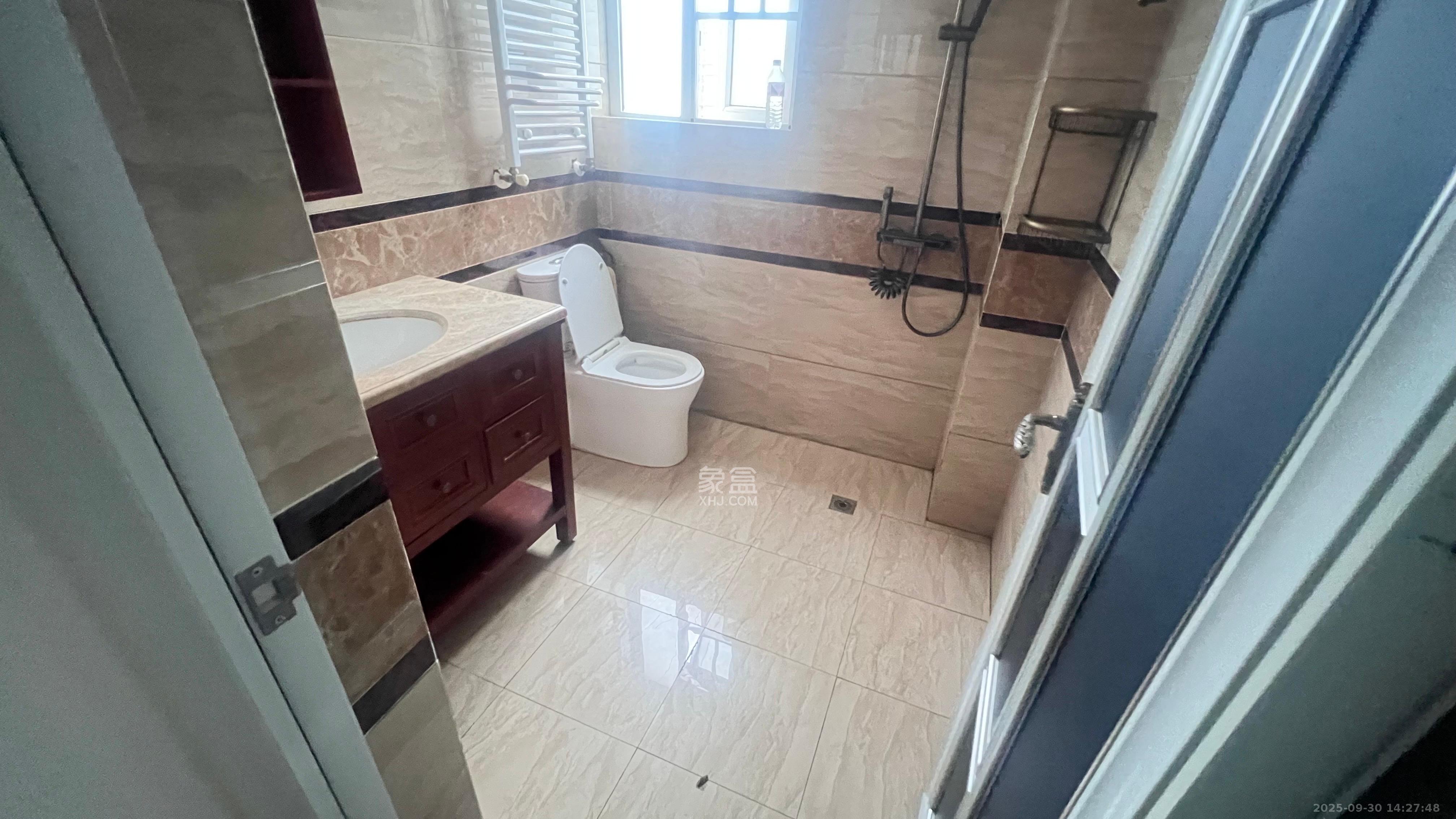 中房F联邦  4室2厅2卫    3500.0元/月 中房F联邦  4室2厅2卫    3500.0元/月室内图