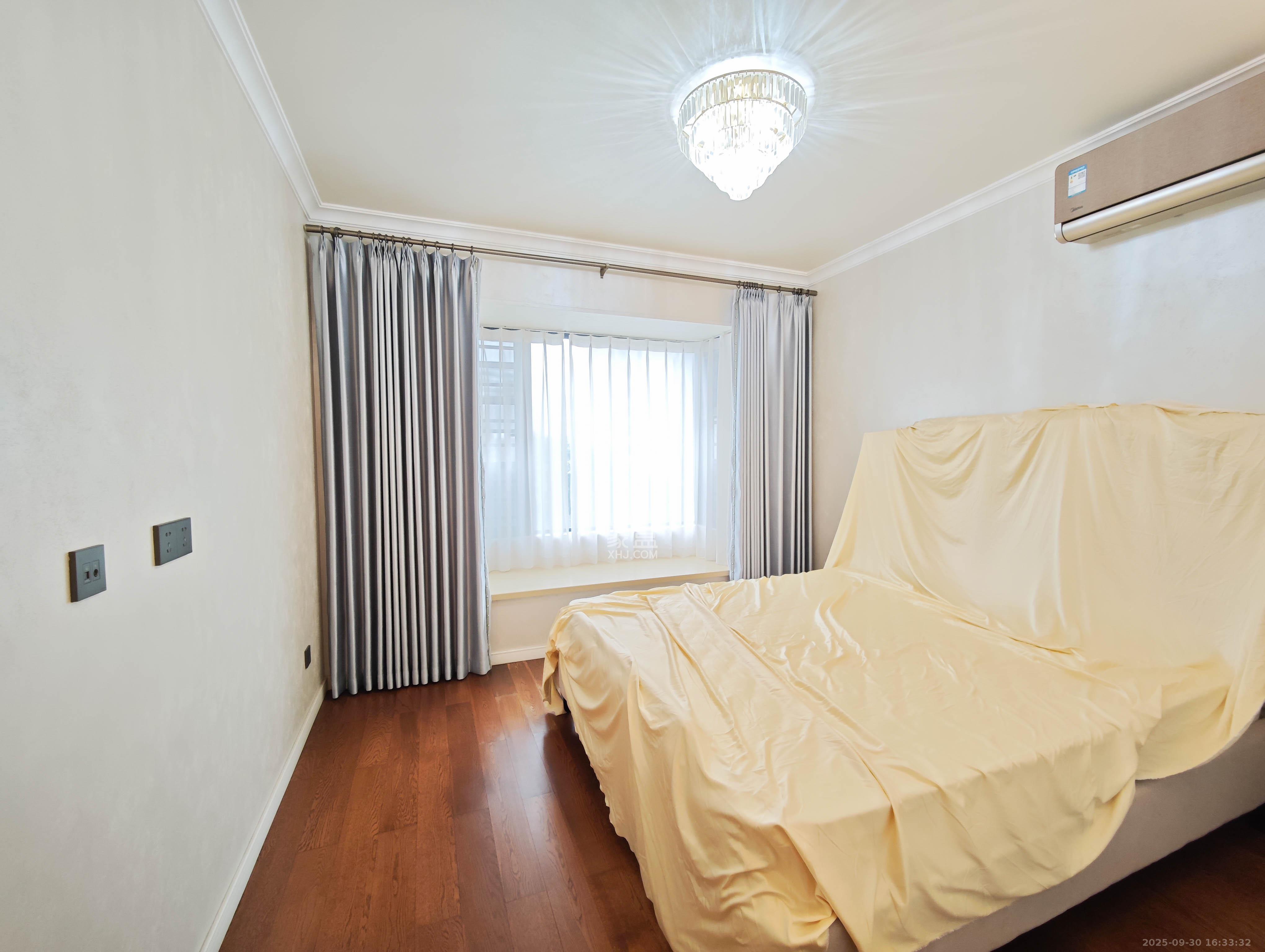 万科魅力之城锋镜里 4室2厅2卫 185.0万 万科魅力之城锋镜里 4室2厅2卫 185.0万卧室