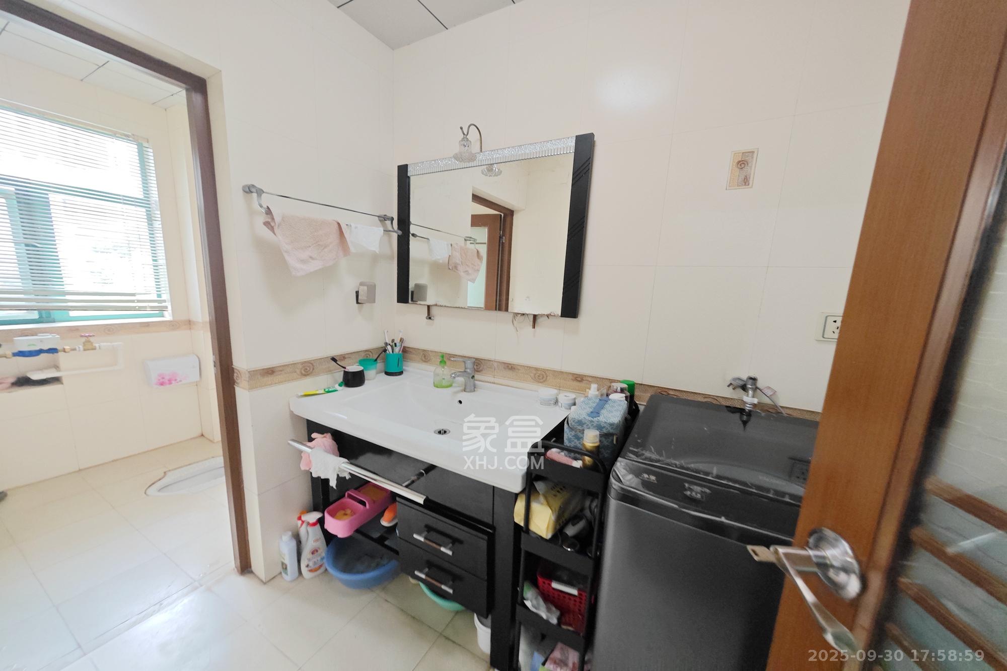 美林景园  6室3厅3卫    186.0万其他