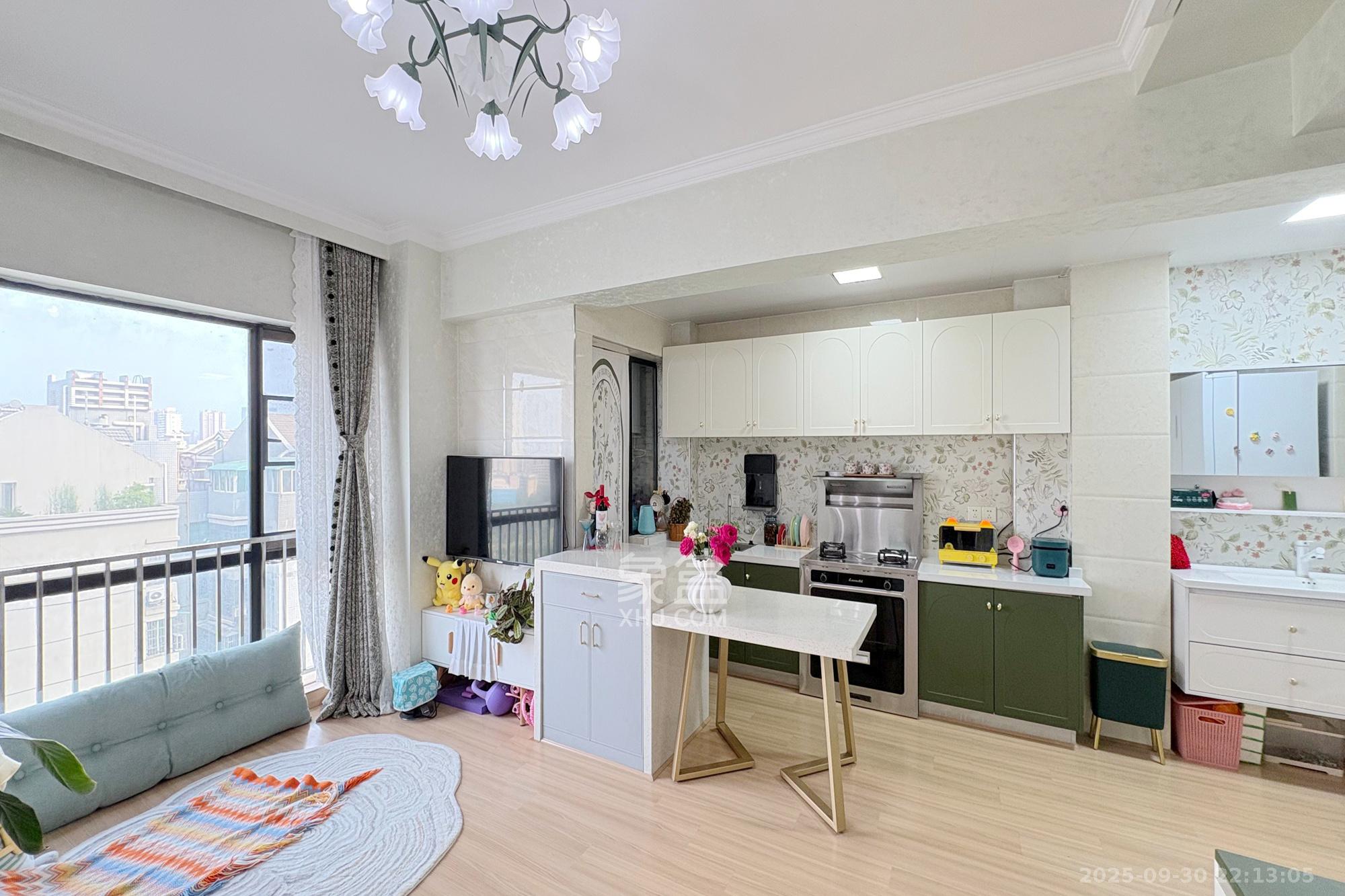 锦泰东环国际  1室2厅1卫    49.6万客厅