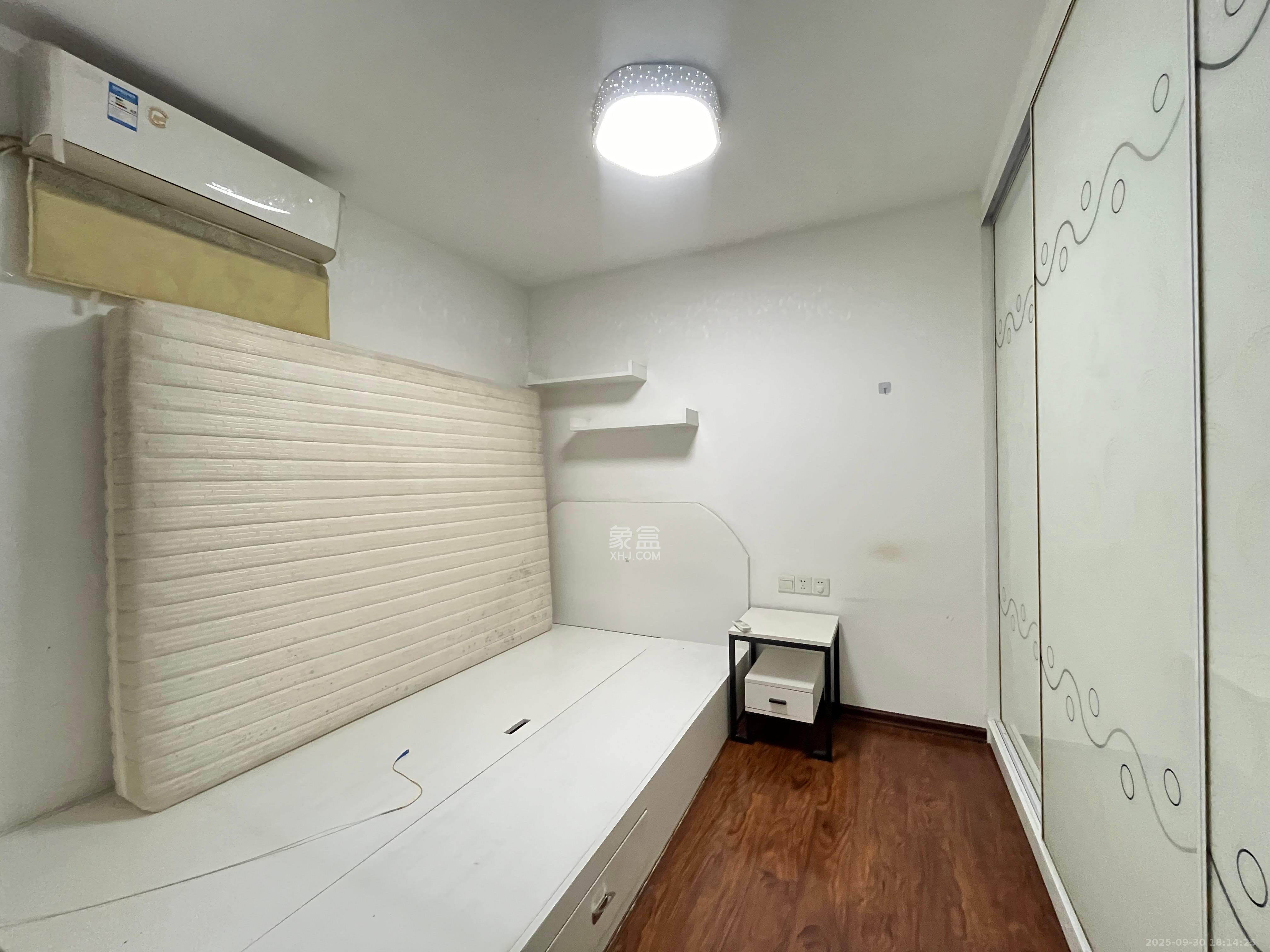 老灯泡厂宿舍（啤酒厂宿舍）  2室2厅1卫    2300.0元/月室内图