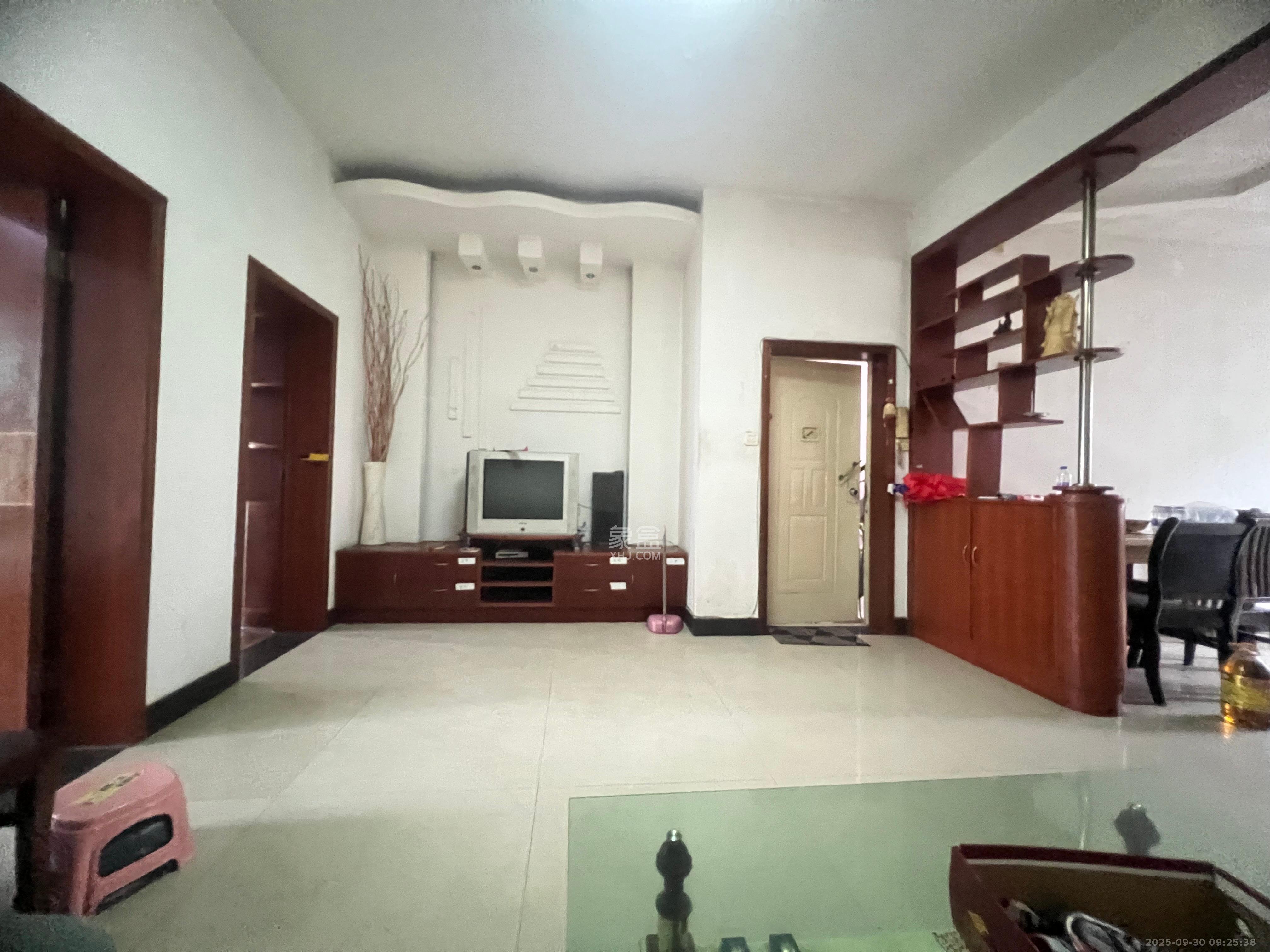 中南汽车世界  2室2厅1卫    1000.0元/月室内图