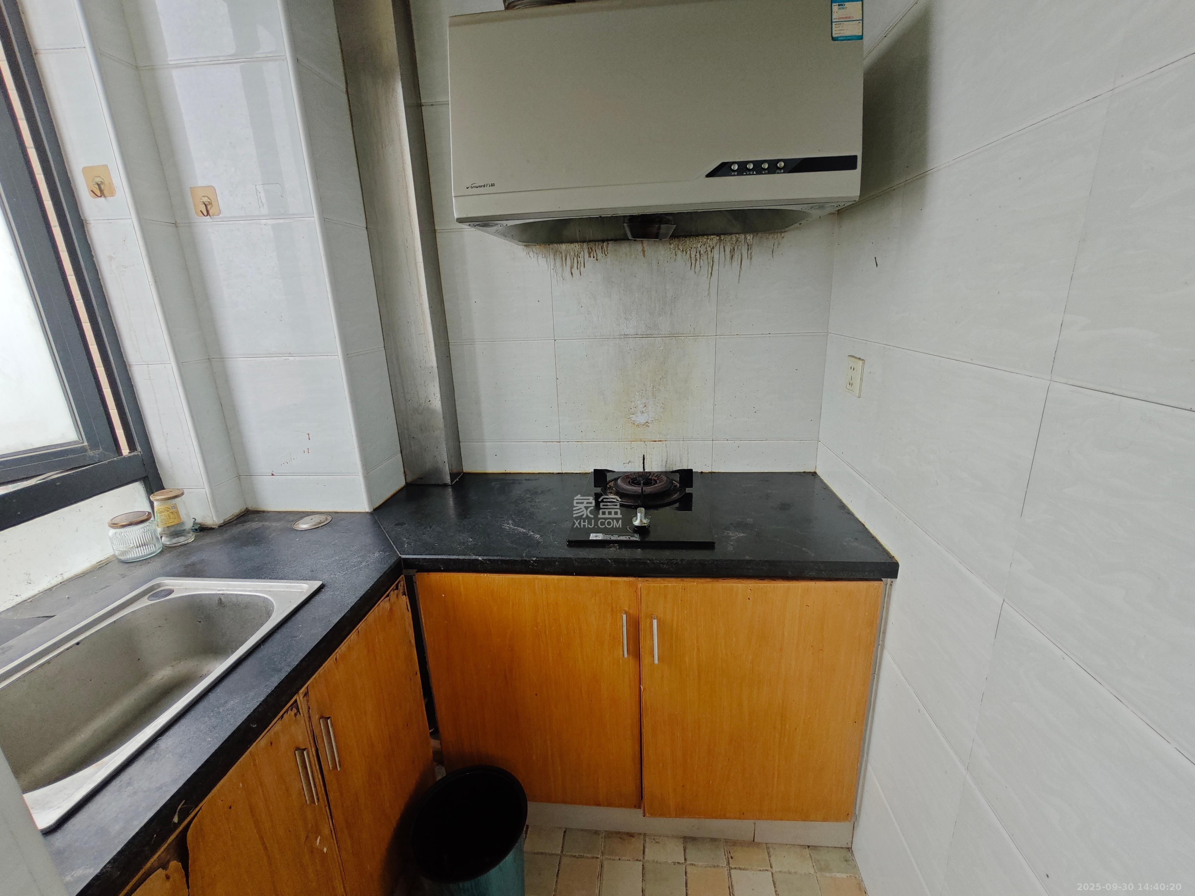 红公馆(前程丽景大厦) 1室1厅1卫 1300.0元/月 红公馆(前程丽景大厦) 1室1厅1卫 1300.0元/月室内图