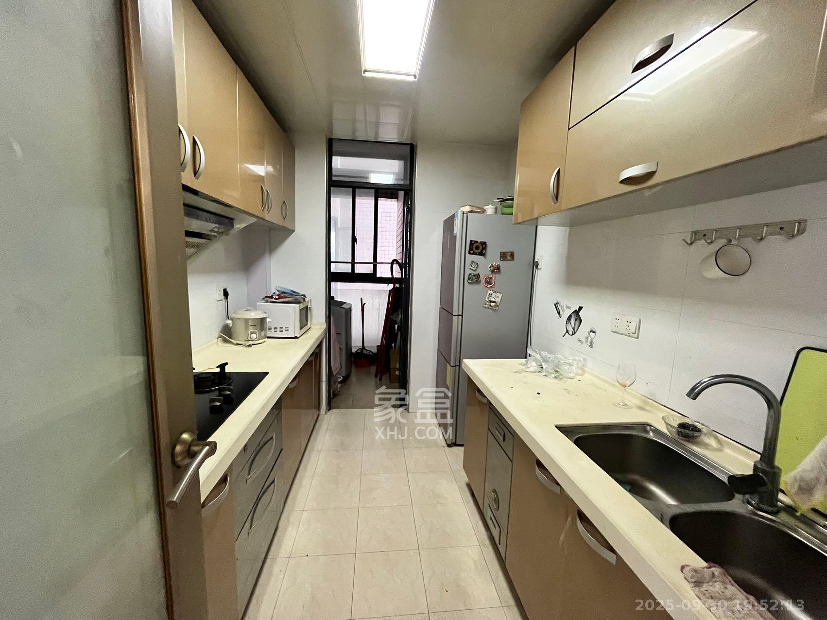 湘江世纪城临江苑 3室2厅2卫 2700.0元/月 湘江世纪城临江苑 3室2厅2卫 2700.0元/月室内图