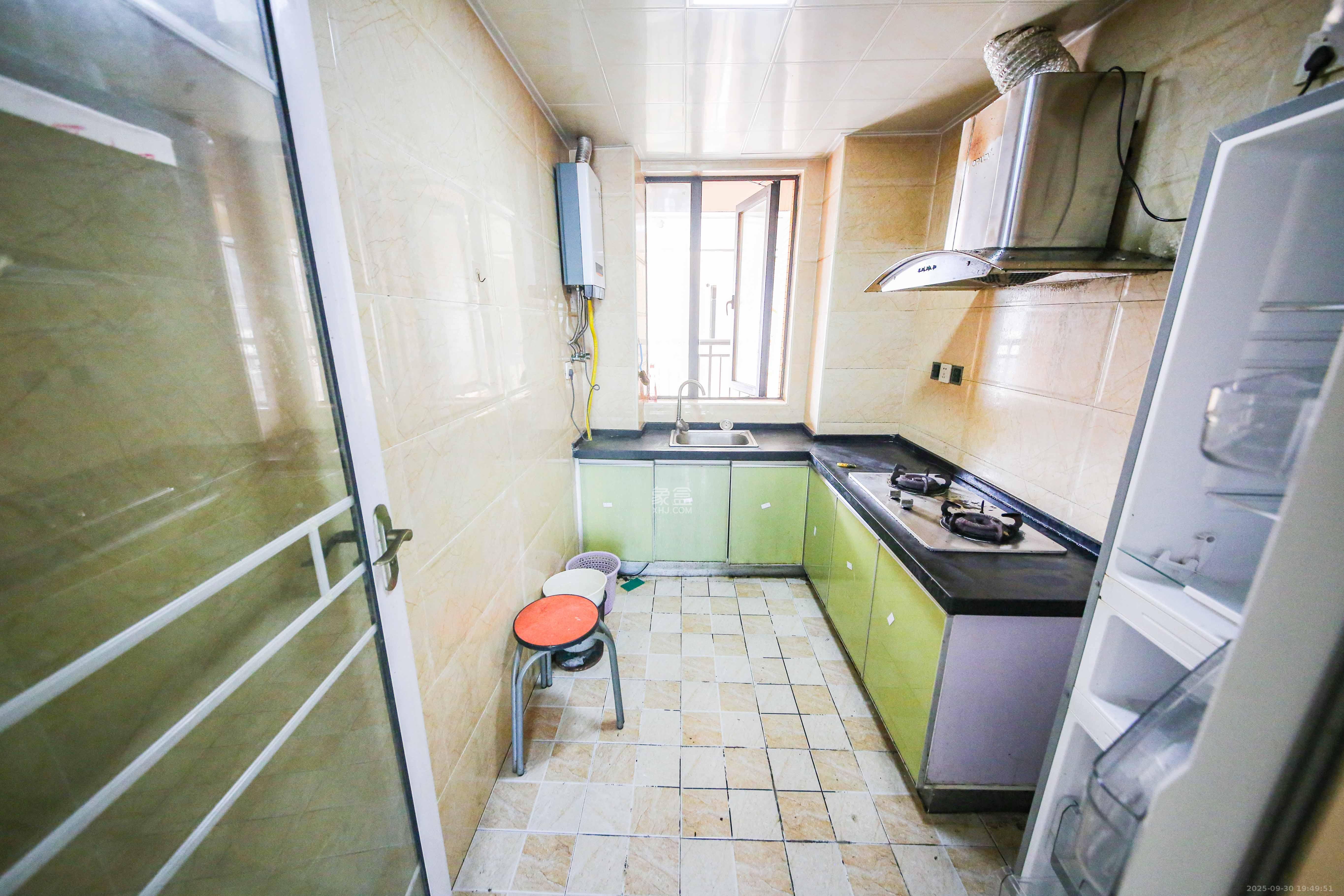 龙骧佳苑 4室2厅2卫 96.0万 龙骧佳苑 4室2厅2卫 96.0万厨房