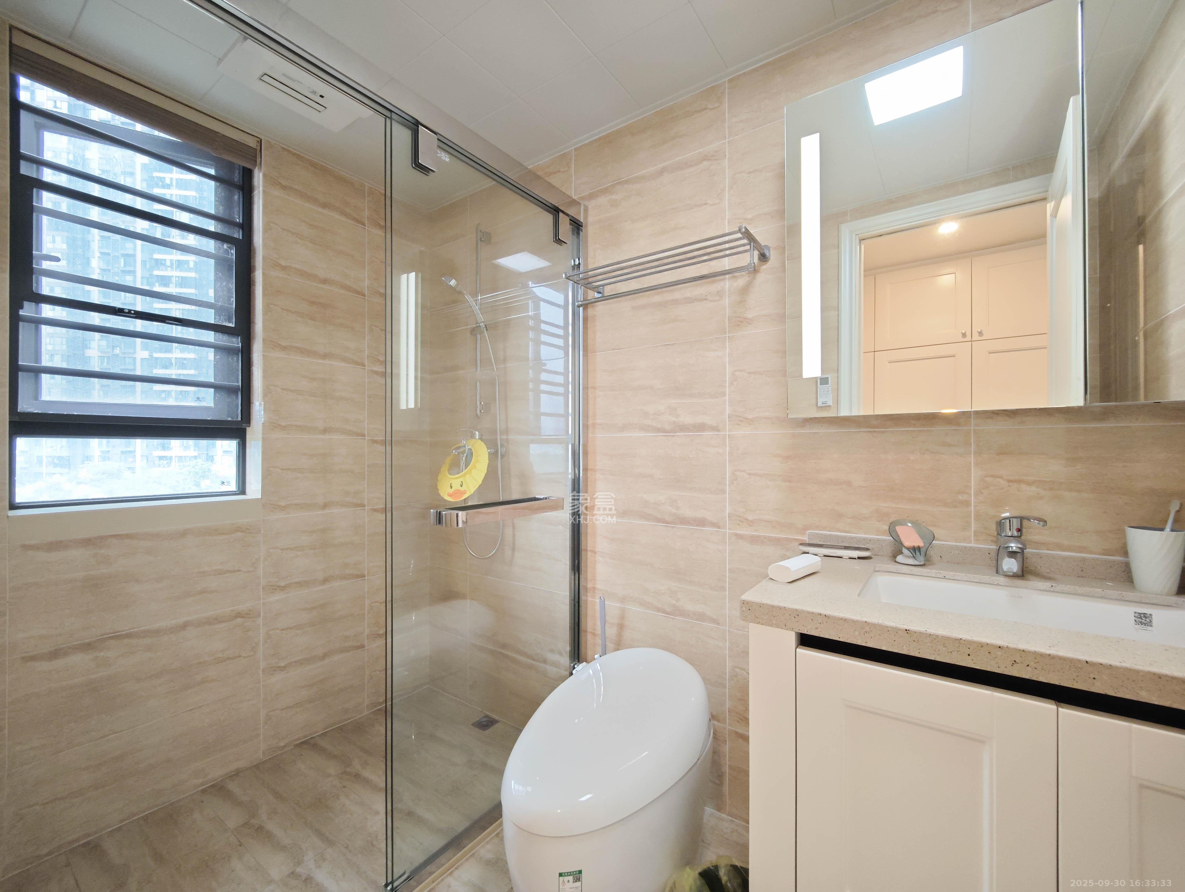 万科魅力之城锋镜里 4室2厅2卫 185.0万 万科魅力之城锋镜里 4室2厅2卫 185.0万卫生间