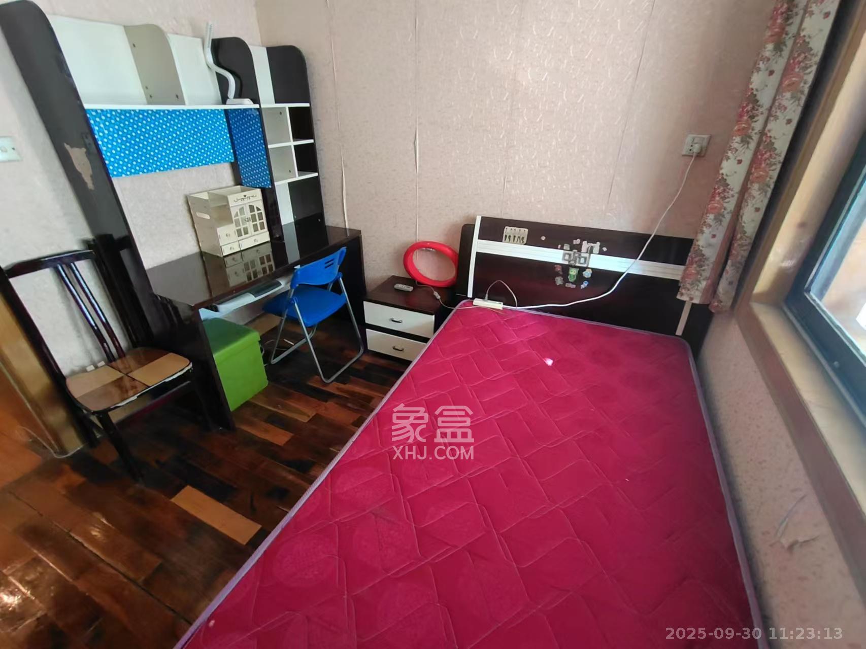 雅泰花园  3室2厅1卫    2500.0元/月室内图