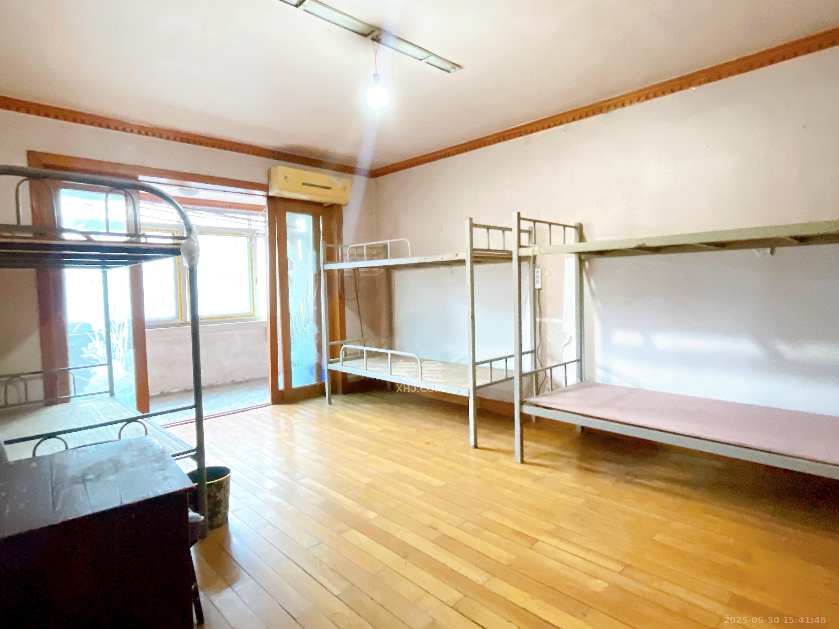 便河边社区  3室2厅2卫    2200.0元/月室内图