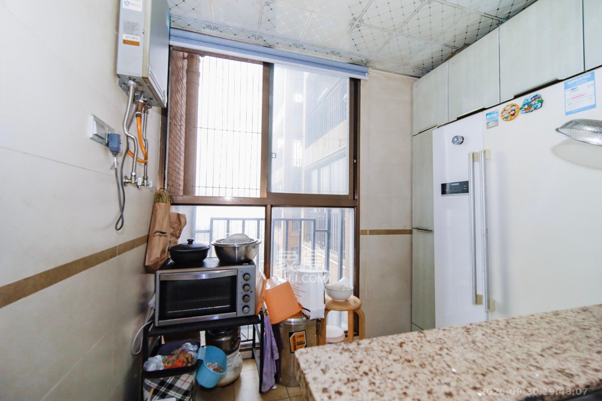 香樟鑫都  4室2厅2卫    115.8万阳台