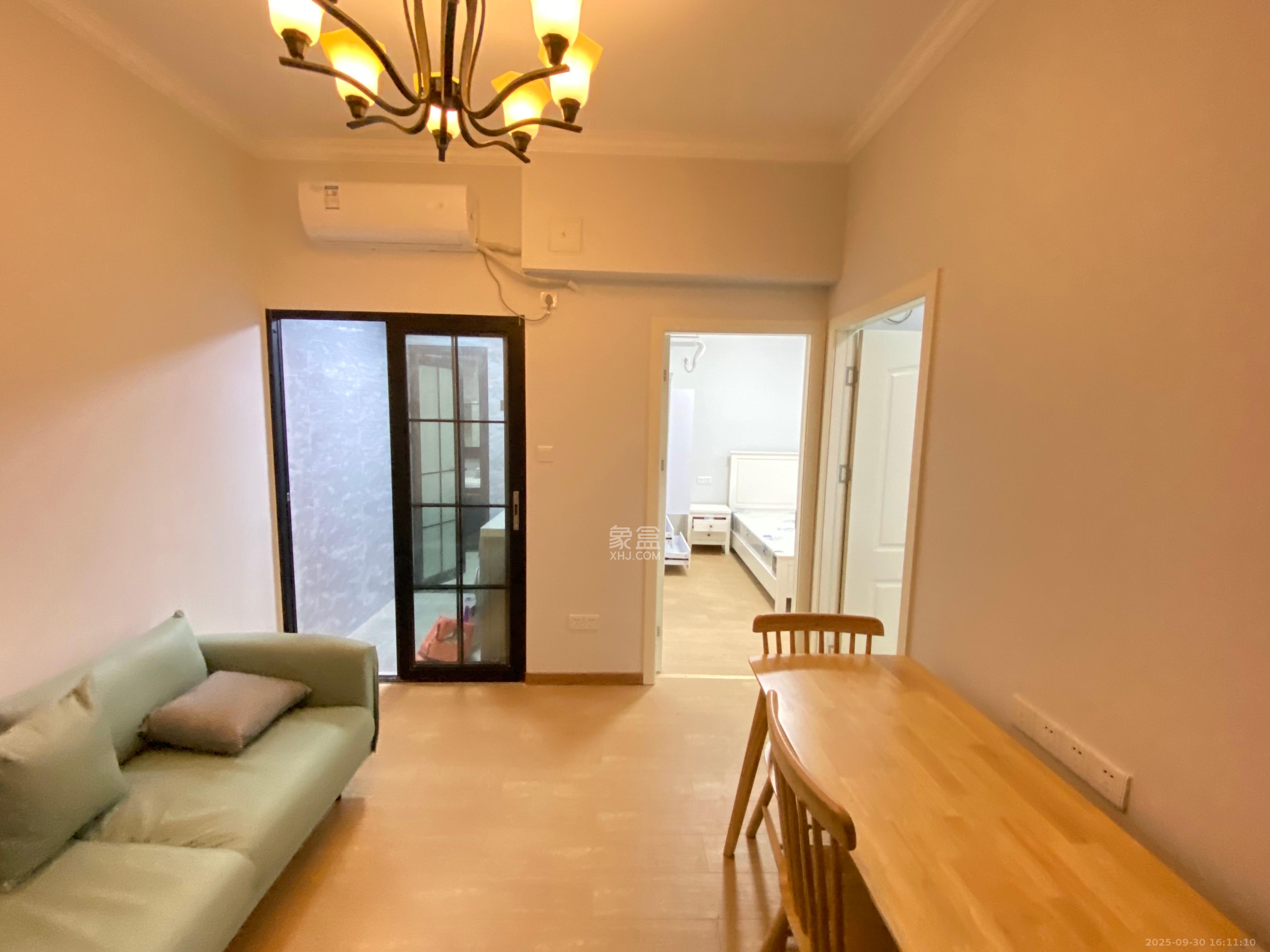 公园9号大都会  2室1厅1卫    2100.0元/月室内图