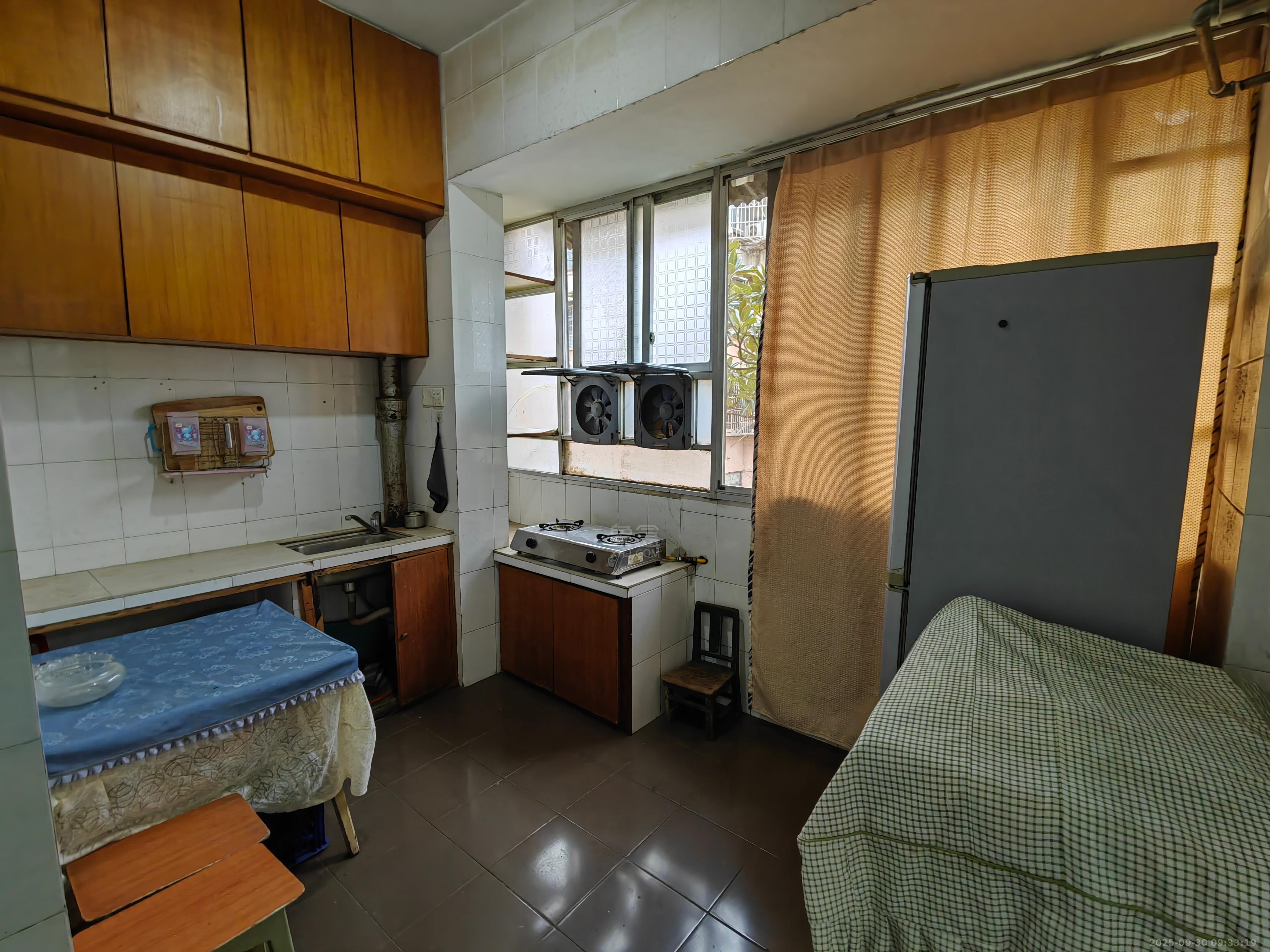 6415  2室2厅1卫    700.0元/月室内图