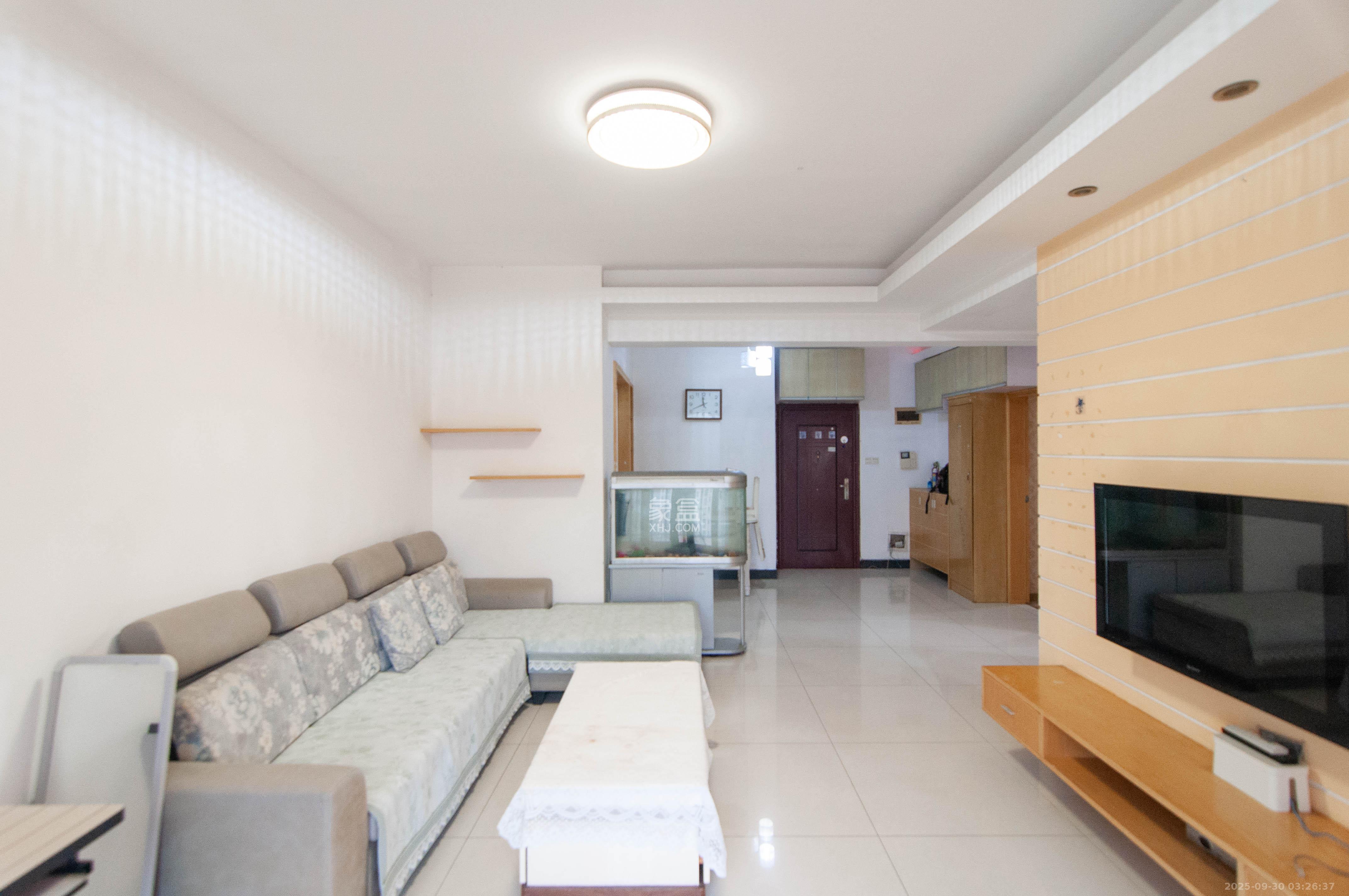 中房F联邦 2室2厅1卫 55.0万 中房F联邦 2室2厅1卫 55.0万客厅