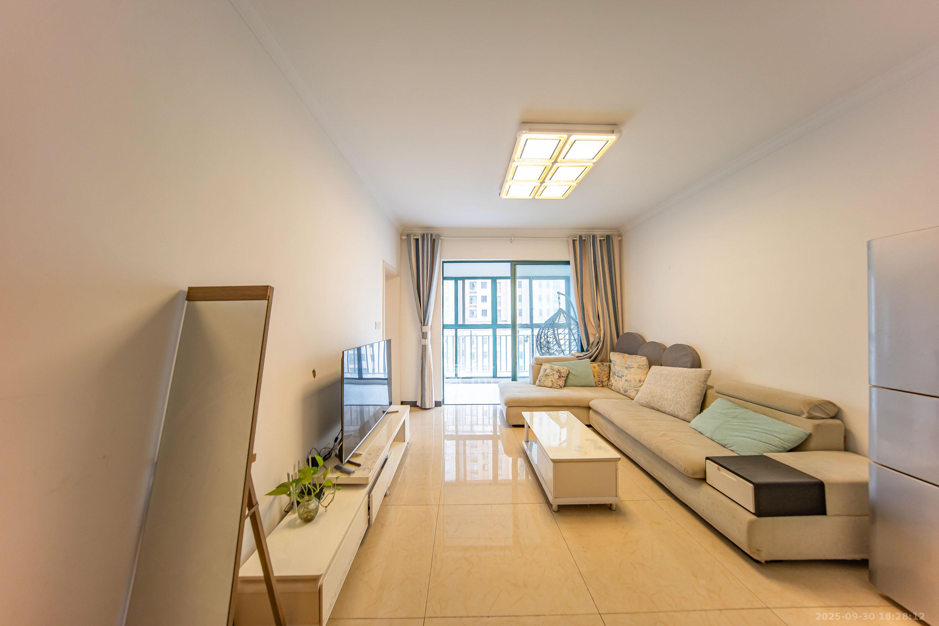 洋湖时代  3室2厅1卫    55.0万客厅