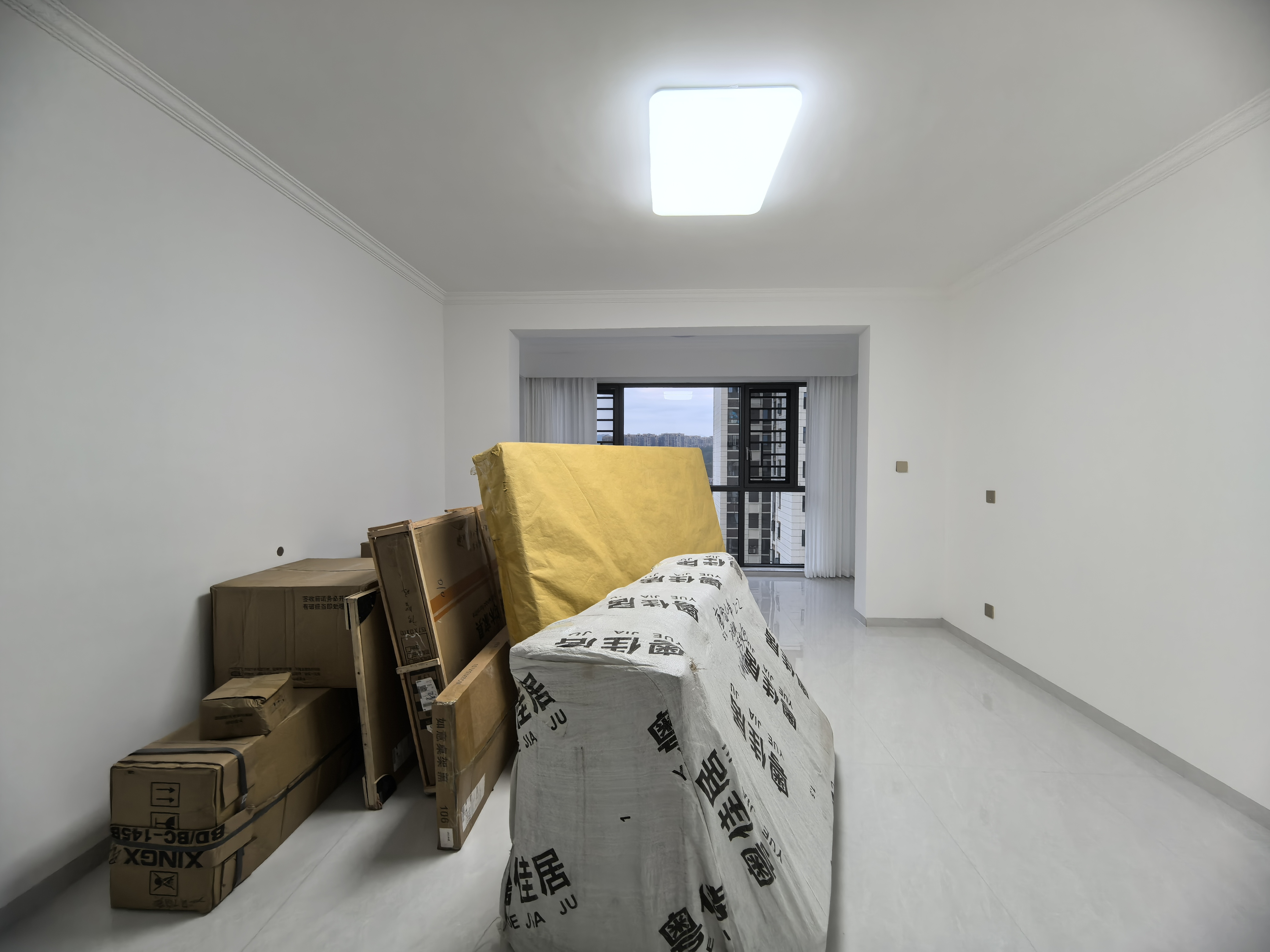 天成国际 4室2厅2卫 2500.0元/月 天成国际 4室2厅2卫 2500.0元/月室内图