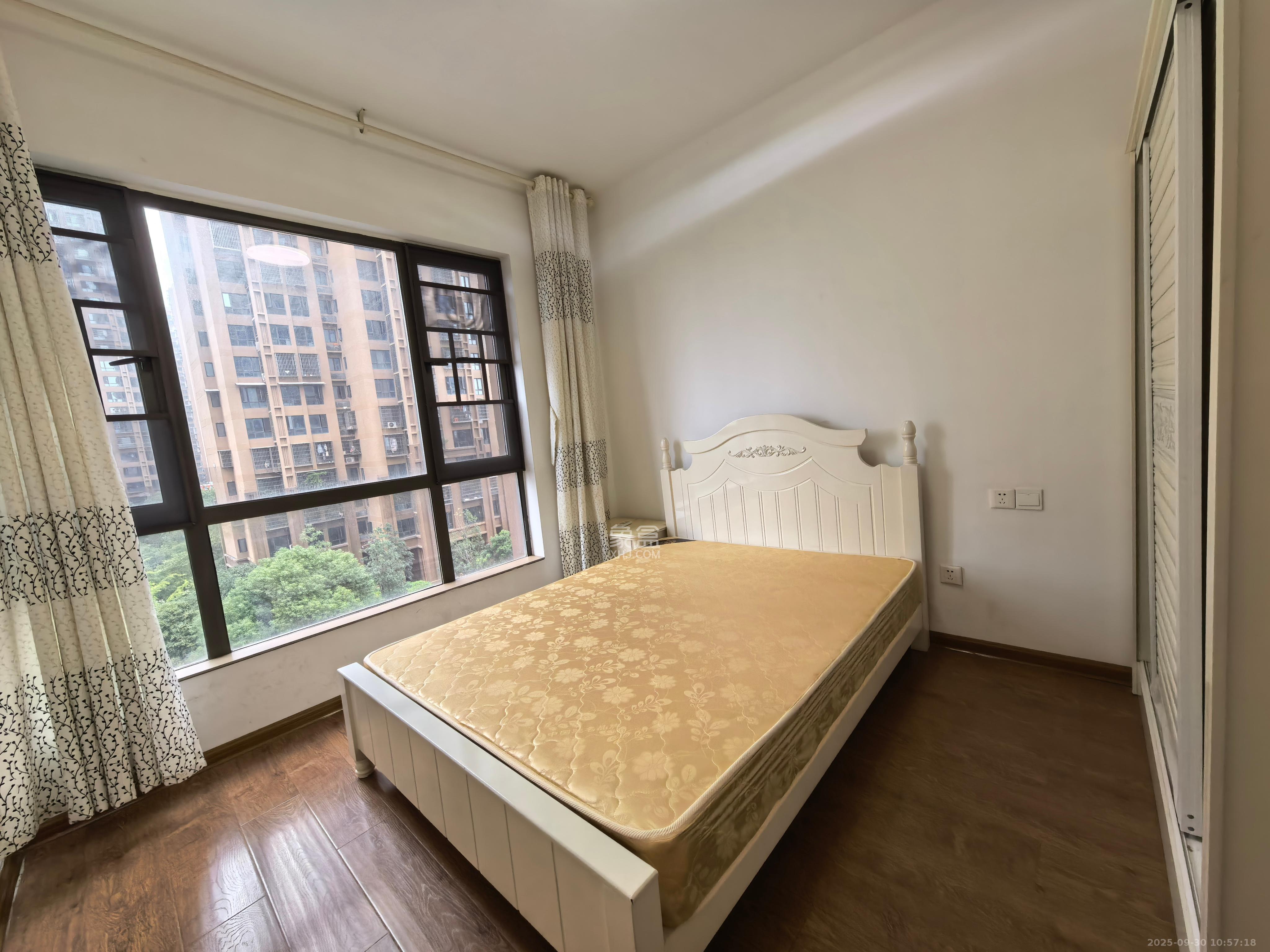 东宜兰园 3室2厅1卫 2500.0元/月 东宜兰园 3室2厅1卫 2500.0元/月室内图