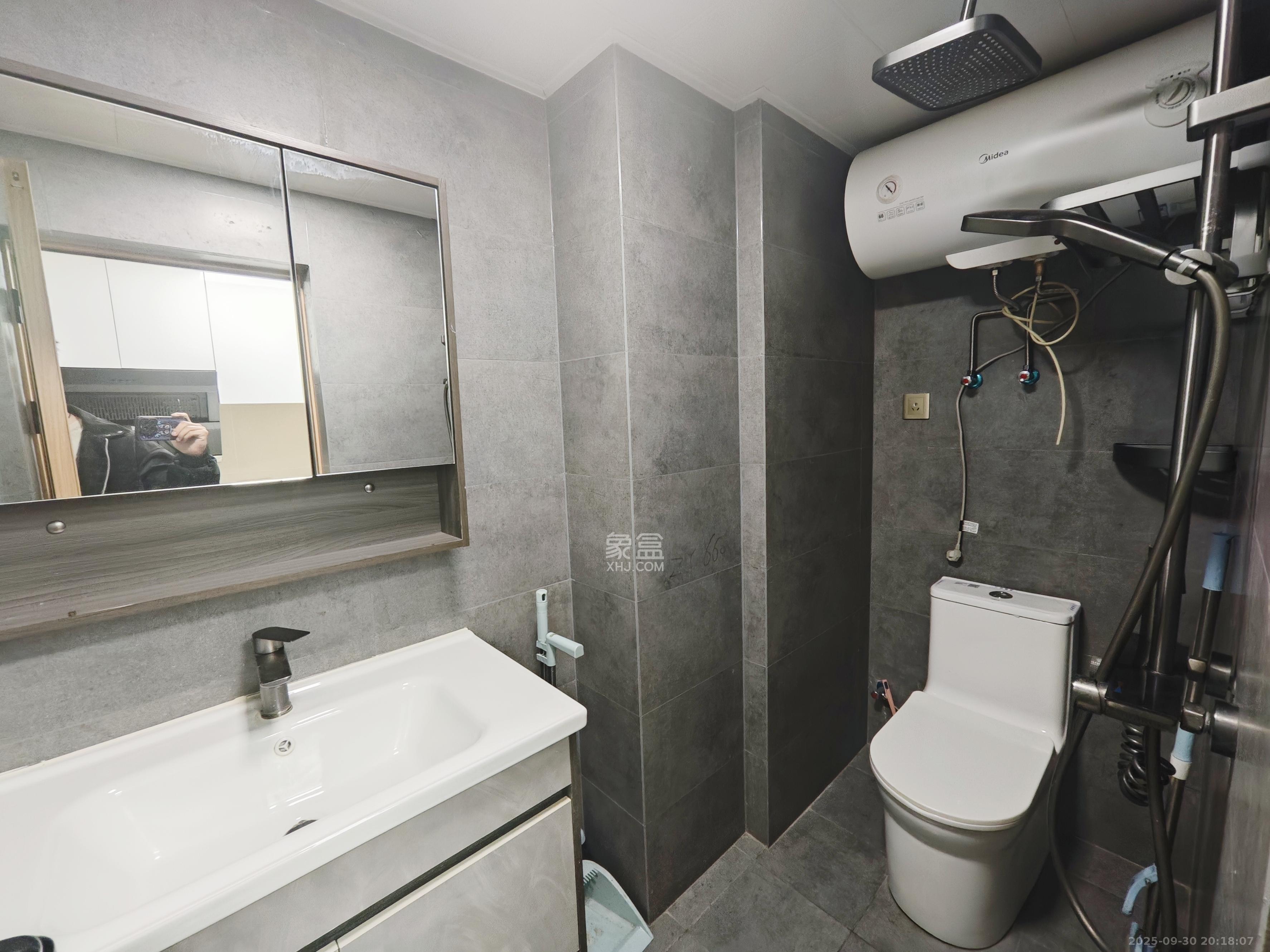 卓越江岸 1室1厅1卫 1500.0元/月 卓越江岸 1室1厅1卫 1500.0元/月室内图