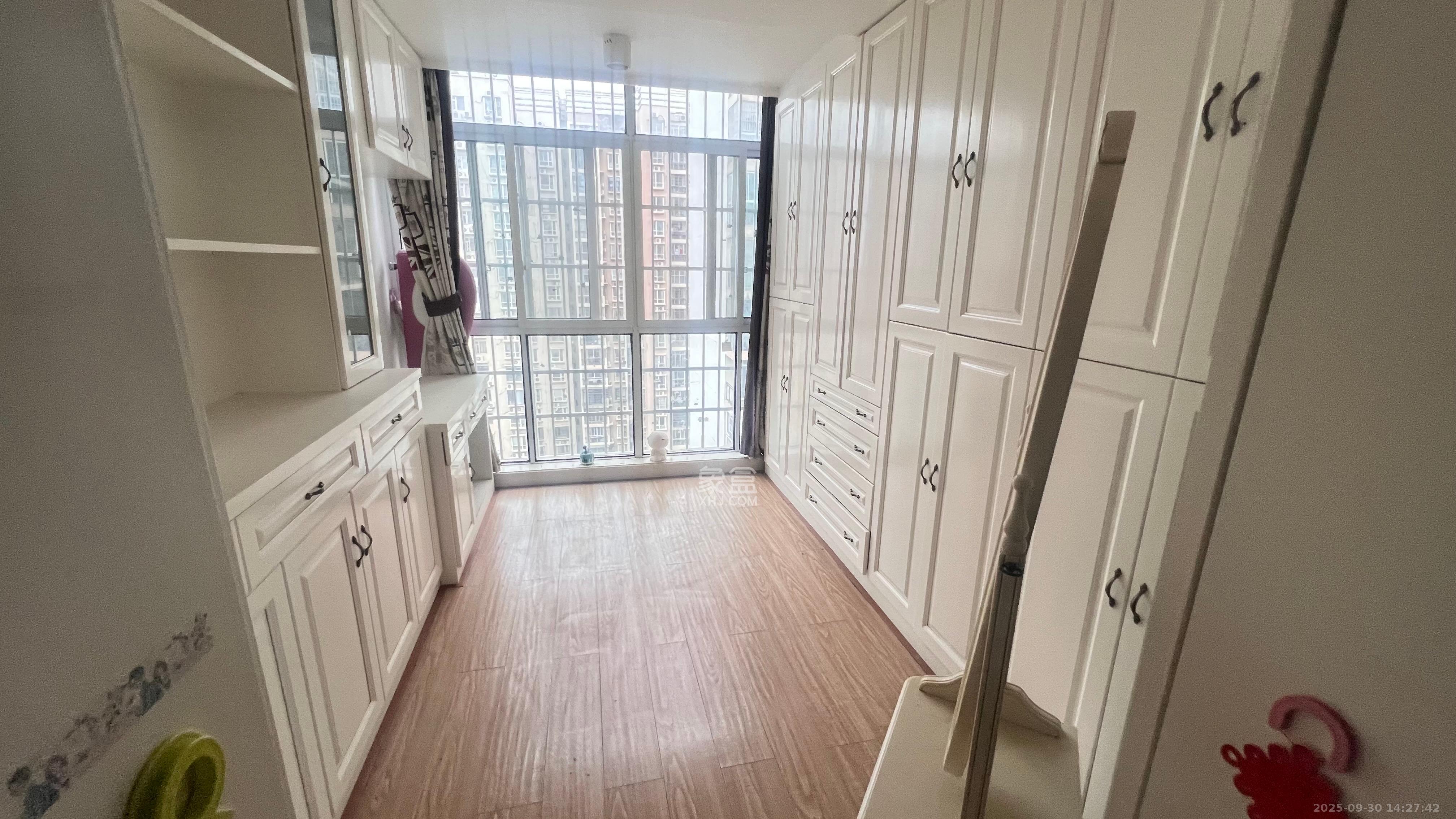 中房F联邦  4室2厅2卫    3500.0元/月 中房F联邦  4室2厅2卫    3500.0元/月室内图