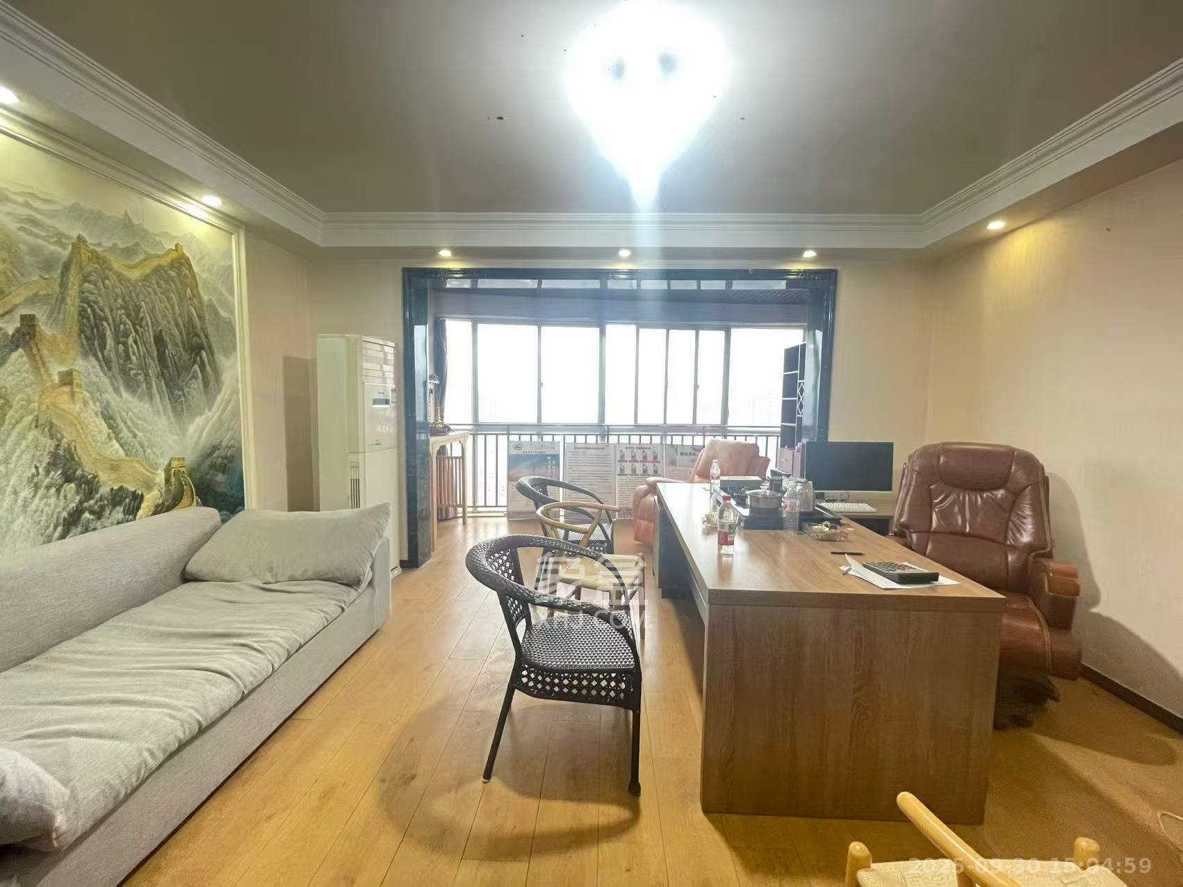 高桥现代商贸城  4室2厅1卫    4000.0元/月 高桥现代商贸城  4室2厅1卫    4000.0元/月室内图