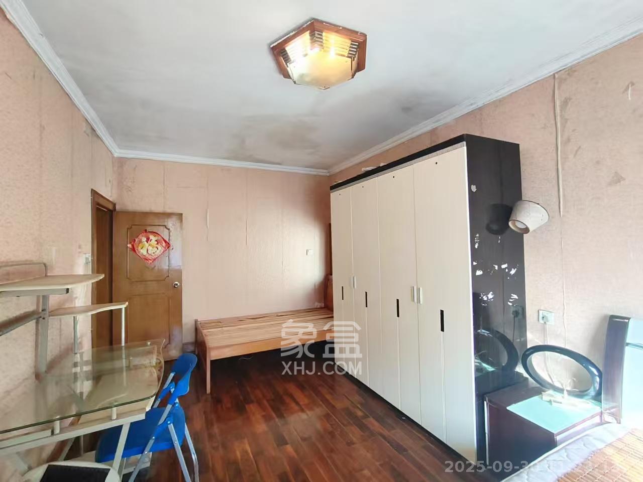 雅泰花园  3室2厅1卫    2500.0元/月室内图