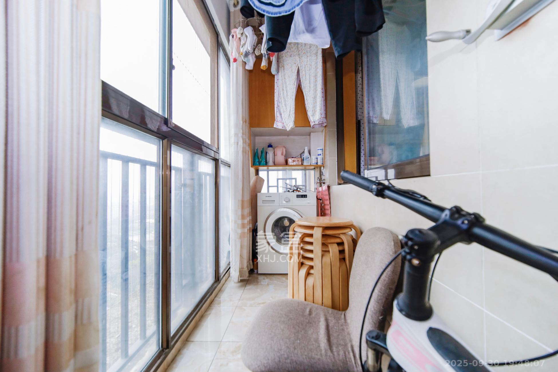 香樟鑫都  4室2厅2卫    115.8万阳台