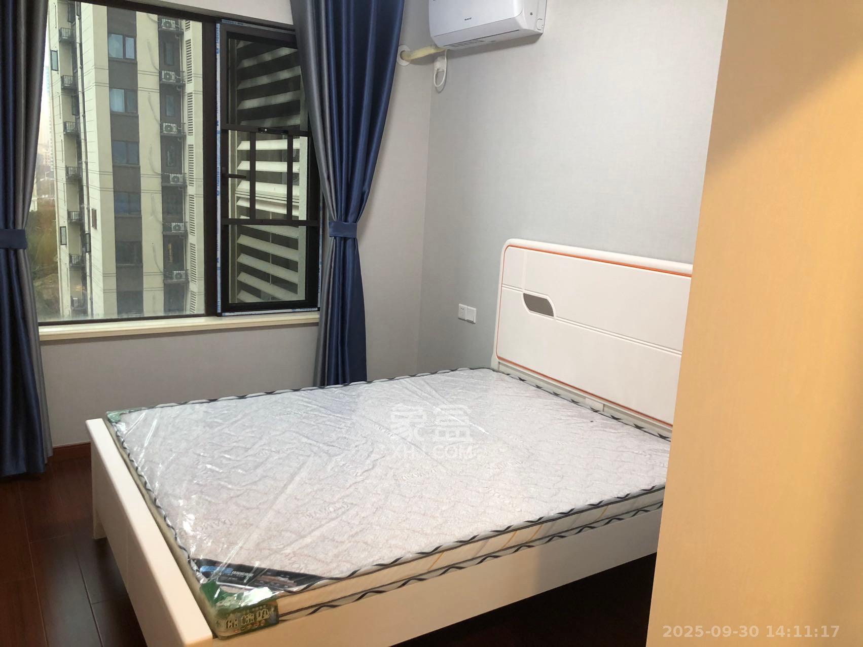 中海珑悦府  3室2厅2卫   3200.00元/月室内图