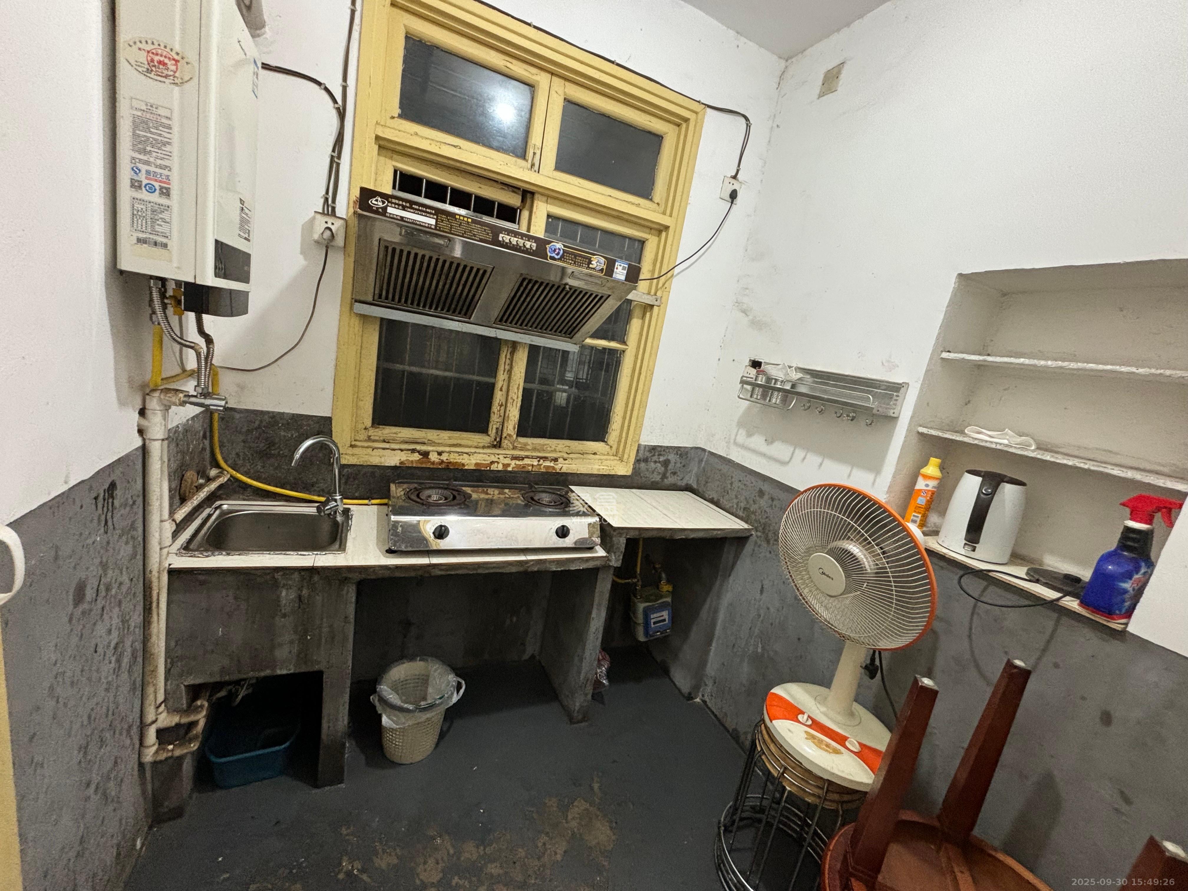 民政局宿舍  2室1厅1卫    1500.0元/月室内图