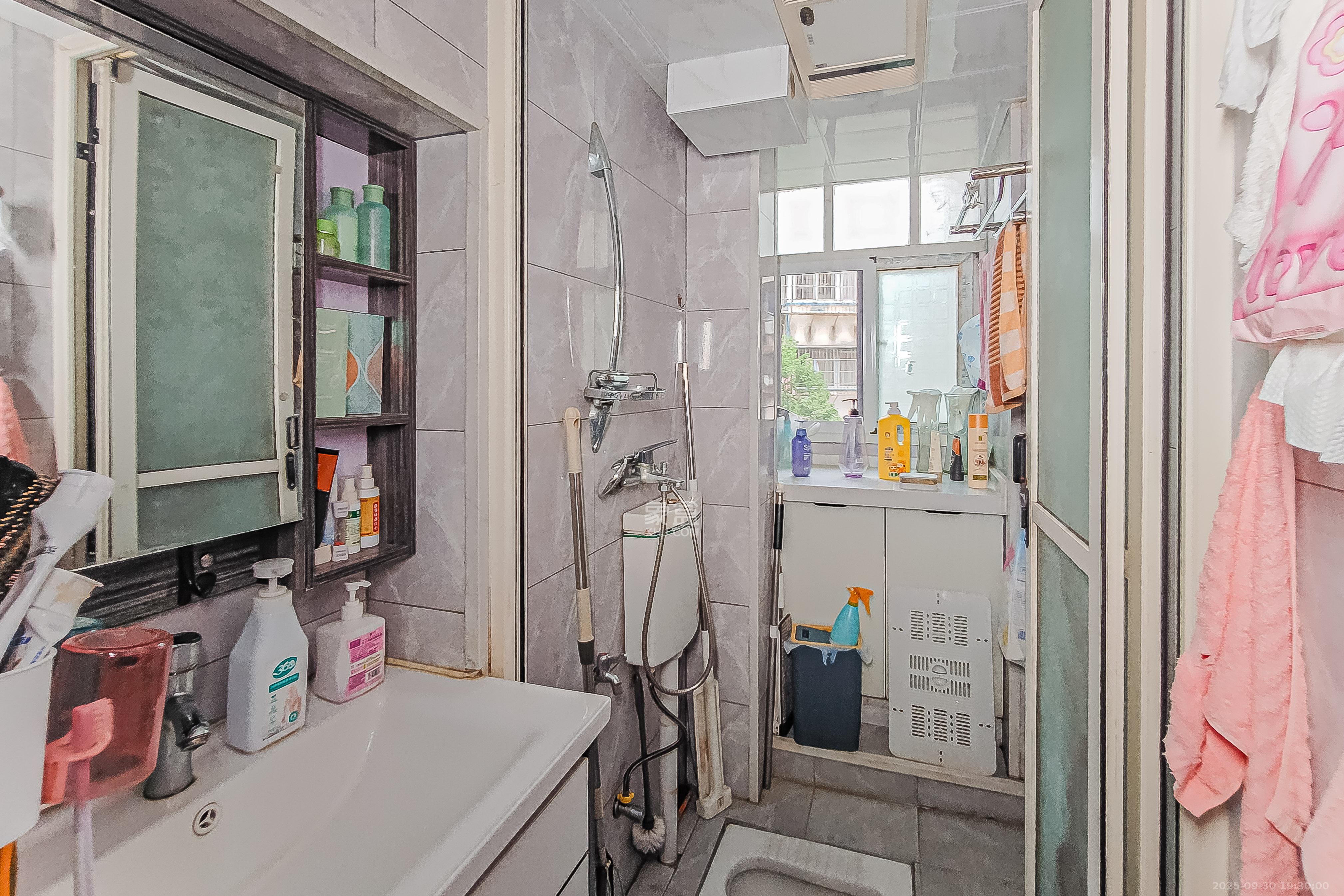 静谧园  3室1厅1卫    40.0万卫生间