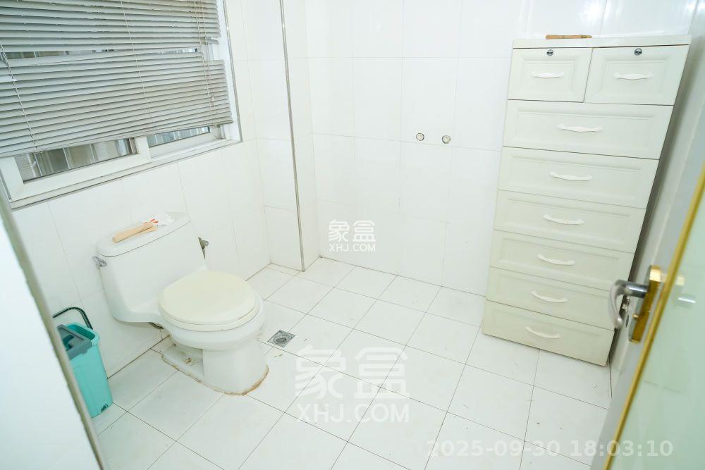 楚天中苑 3室2厅2卫 1700.0元/月 楚天中苑 3室2厅2卫 1700.0元/月室内图