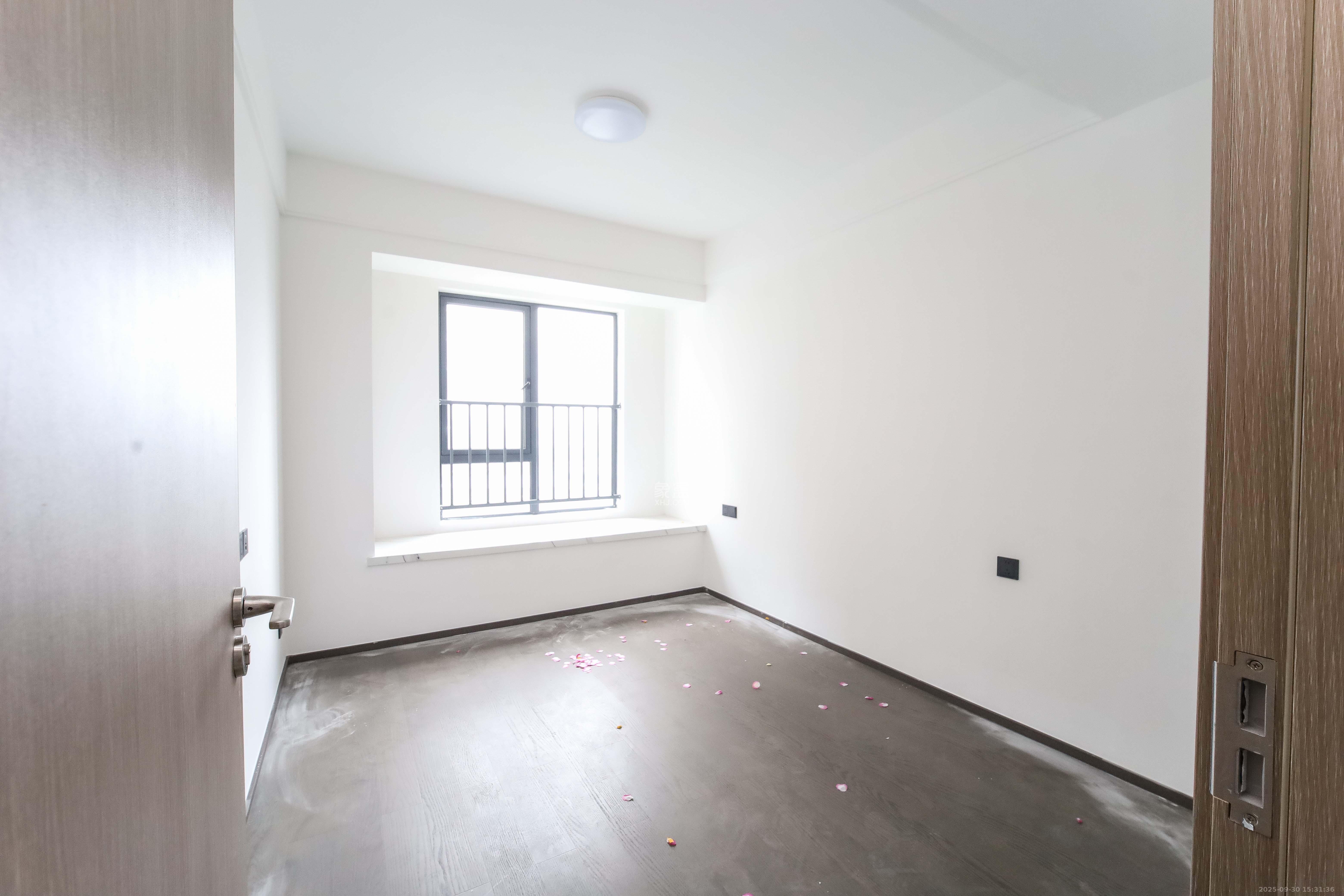 德奥上河城章  4室2厅2卫    228.0万卧室