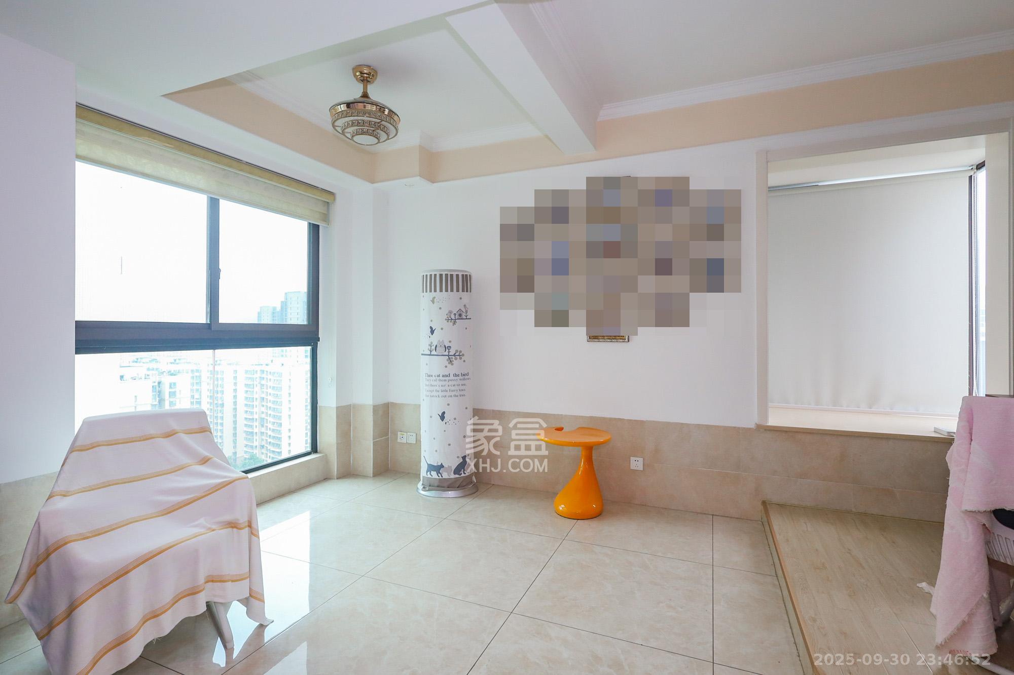 滨江一号(丰泰花园) 2室2厅1卫 102.0万 滨江一号(丰泰花园) 2室2厅1卫 102.0万客厅