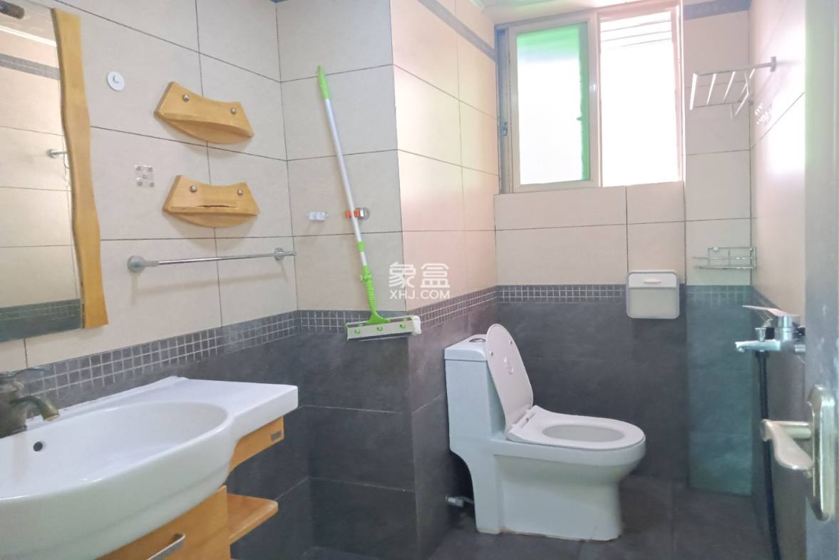 椰岛公寓 2室2厅1卫 2500.0元/月 椰岛公寓 2室2厅1卫 2500.0元/月室内图