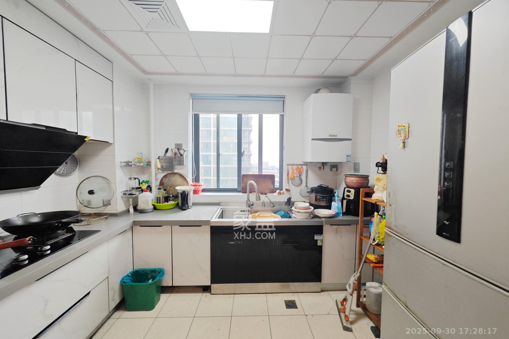 中江佳境天成 4室2厅2卫 139.0万 中江佳境天成 4室2厅2卫 139.0万厨房