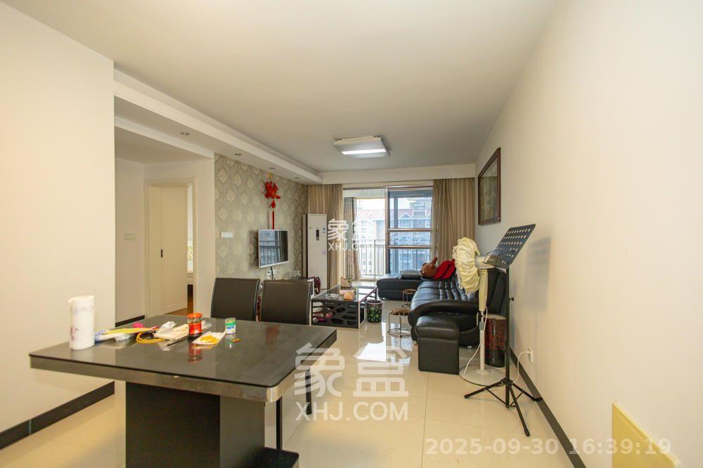 恒广国际景园一二区  1室2厅1卫    2200.0元/月室内图