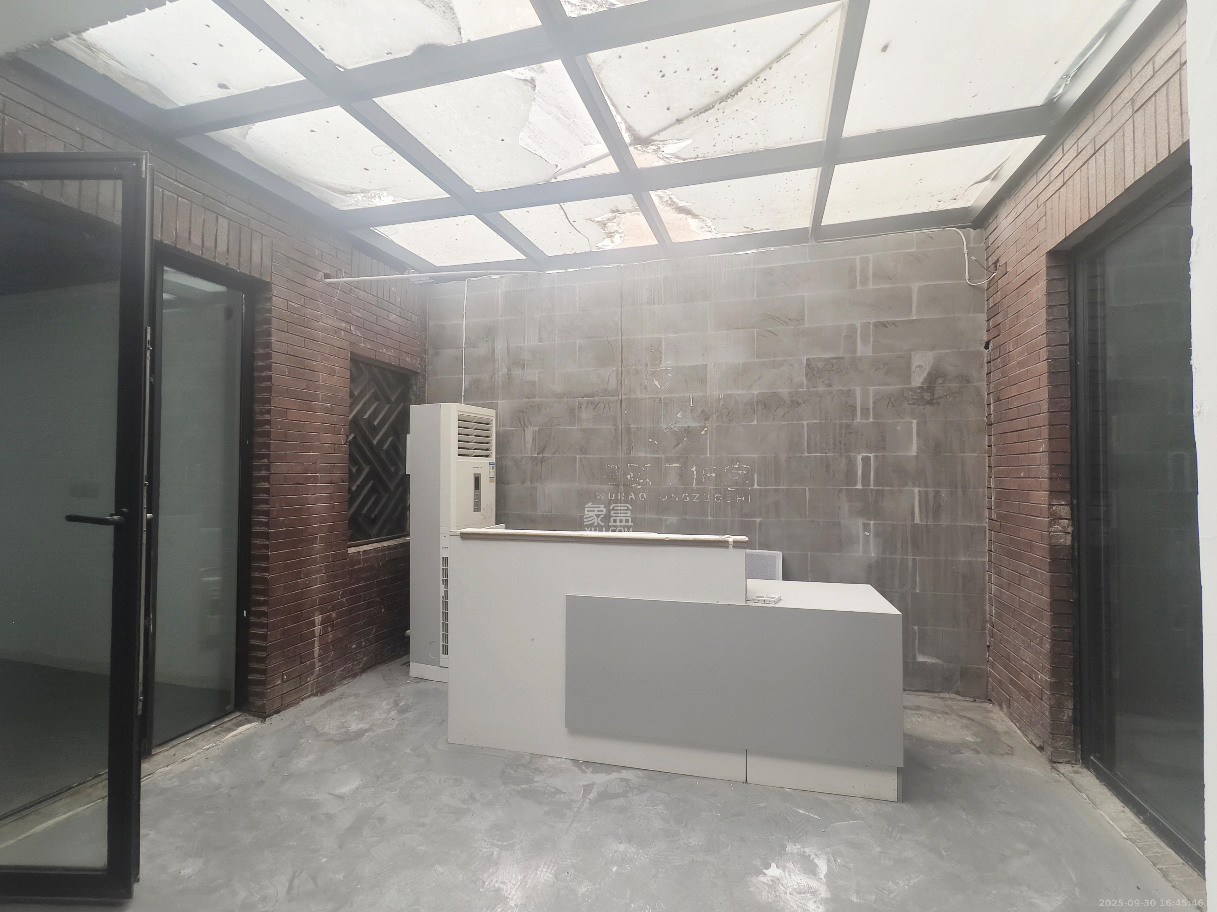 万科城 5室2厅2卫 7000.0元/月 万科城 5室2厅2卫 7000.0元/月室内图