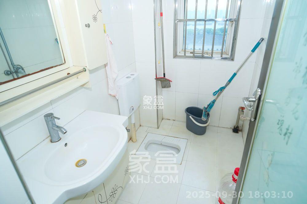 楚天中苑 3室2厅2卫 1700.0元/月 楚天中苑 3室2厅2卫 1700.0元/月室内图