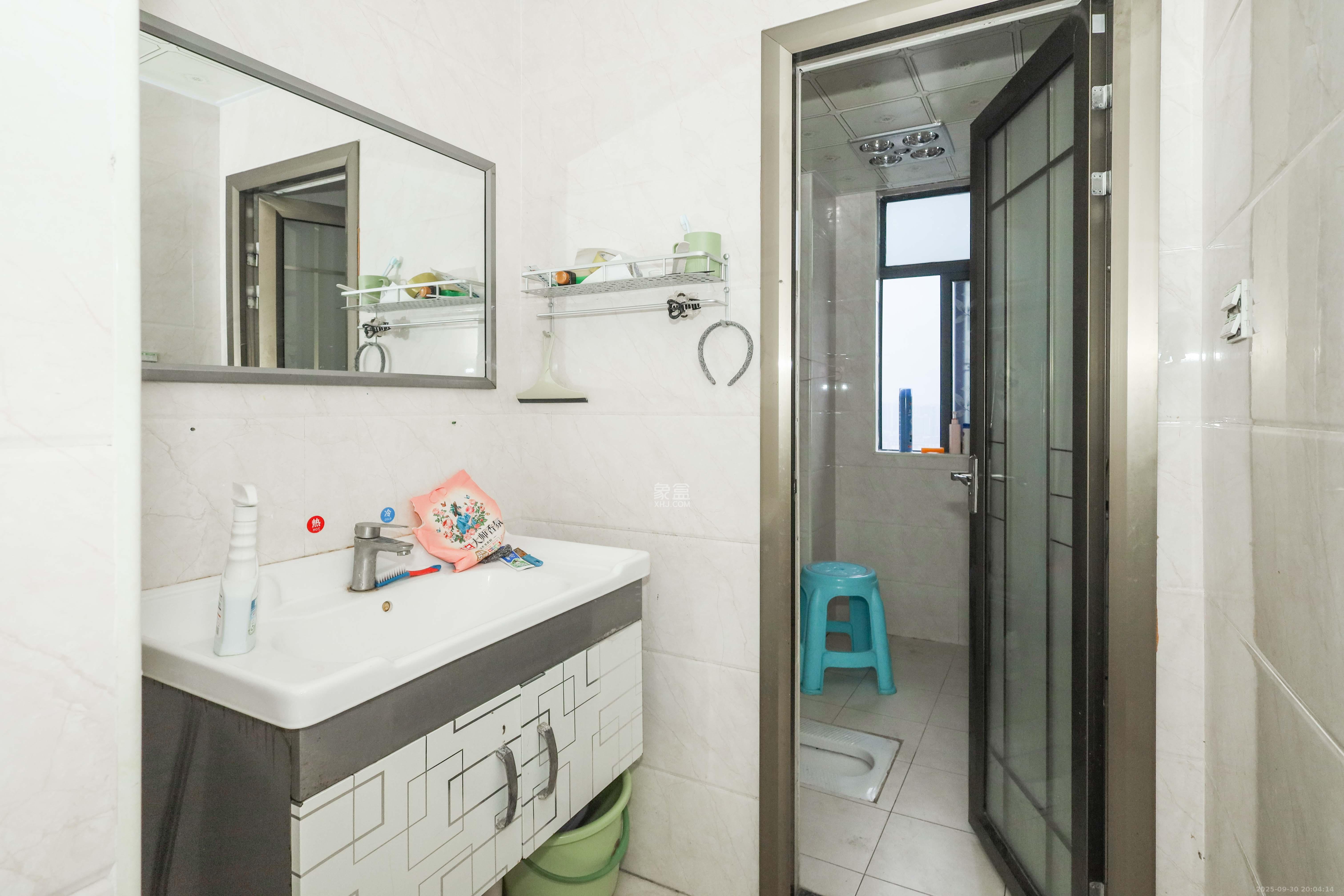 华侨假日中心（晟华苑）  4室2厅1卫    83.0万卫生间