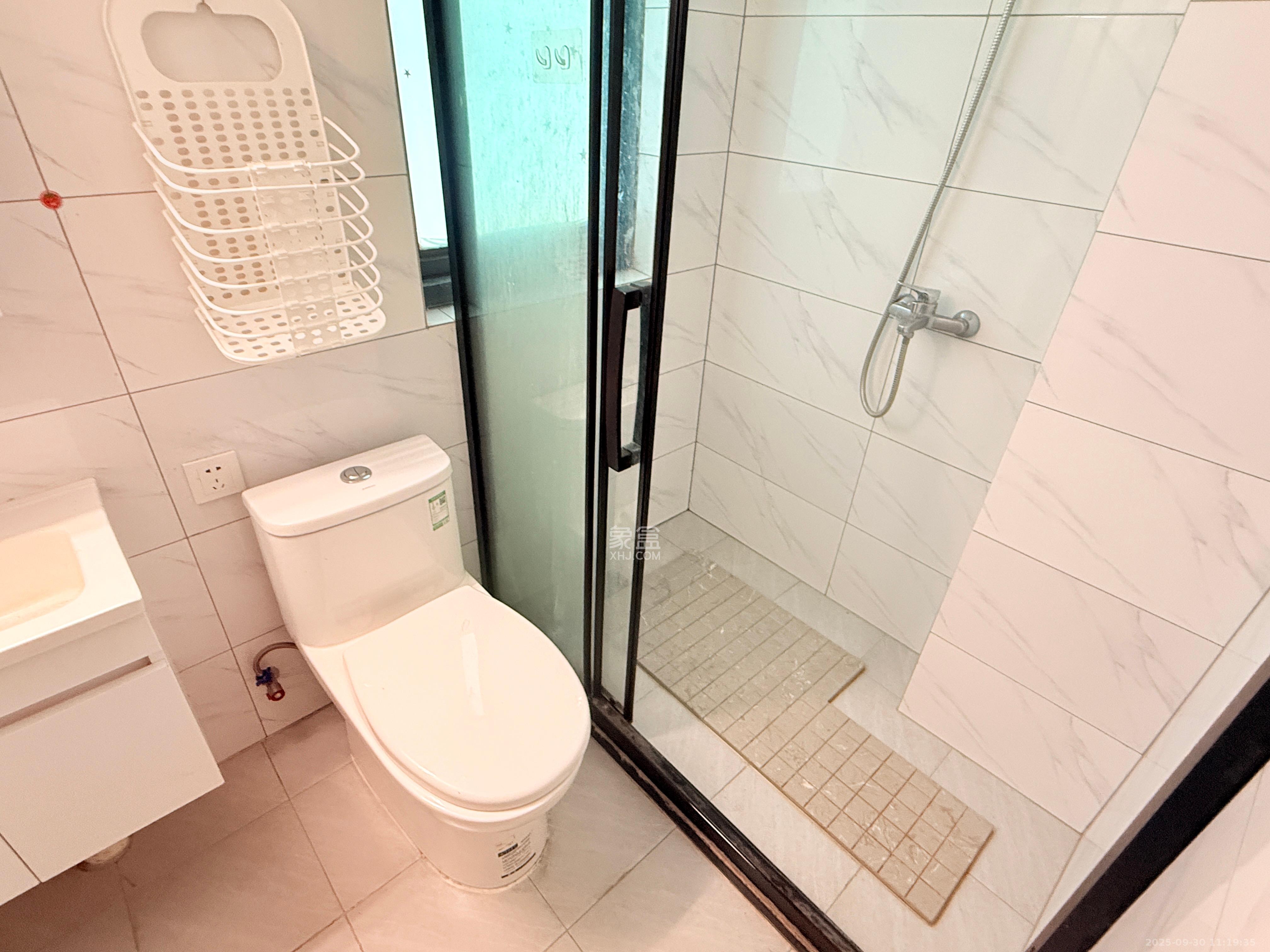 振业城三期  4室2厅2卫    3000.0元/月室内图