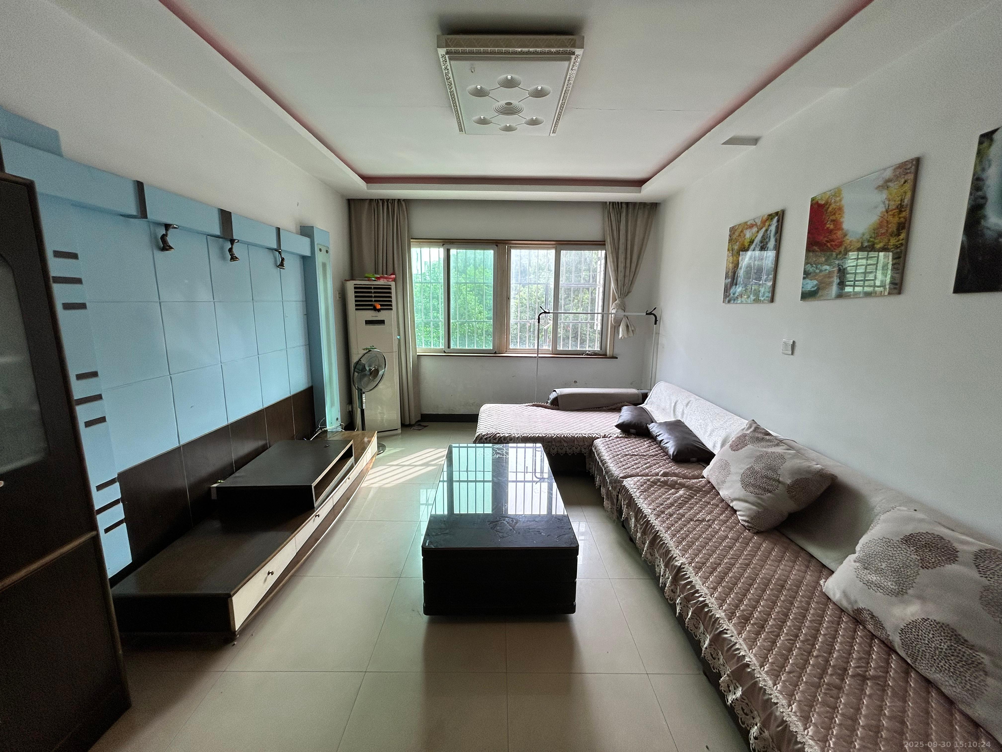 湘银小区 2室1厅1卫 1500.0元/月 湘银小区 2室1厅1卫 1500.0元/月室内图