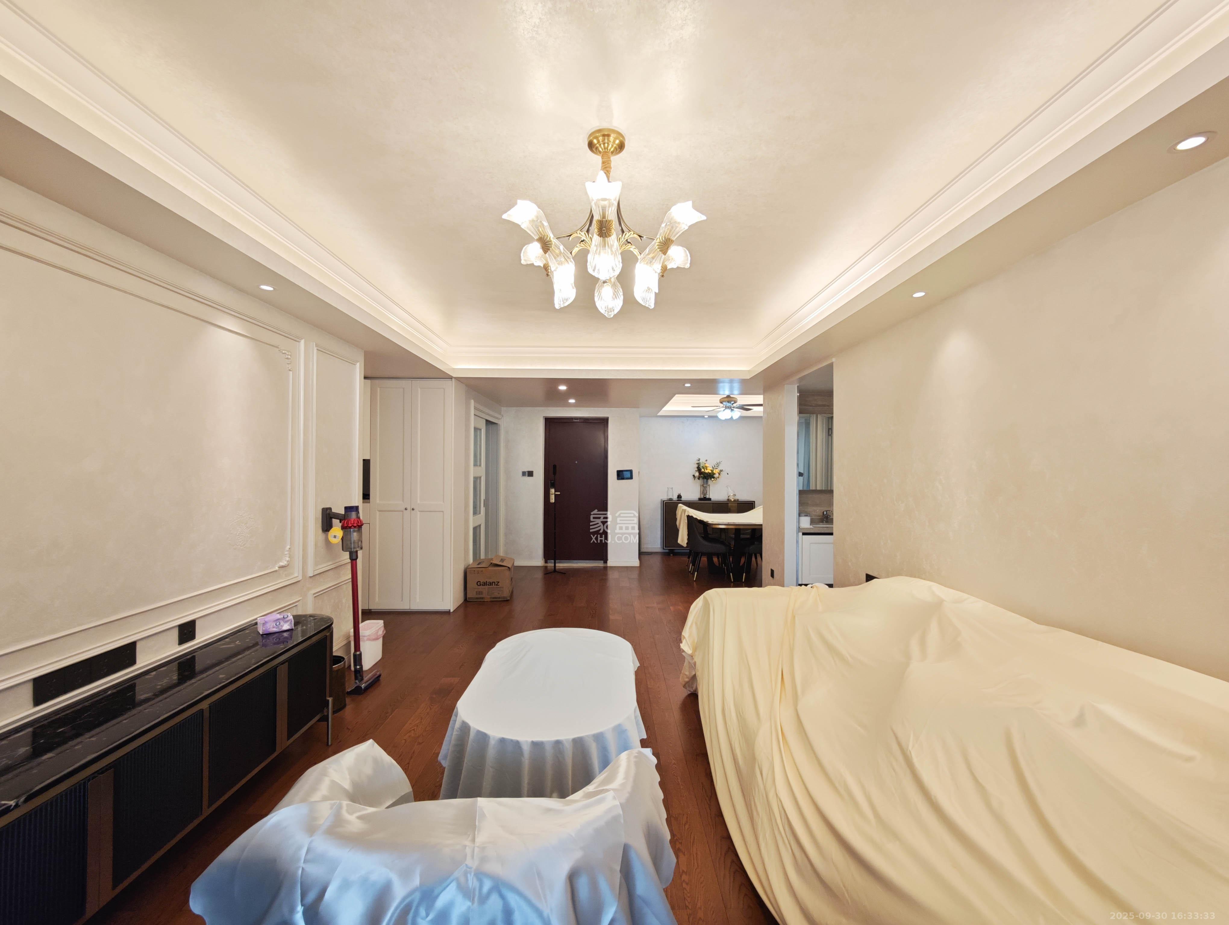 万科魅力之城锋镜里 4室2厅2卫 185.0万 万科魅力之城锋镜里 4室2厅2卫 185.0万客厅