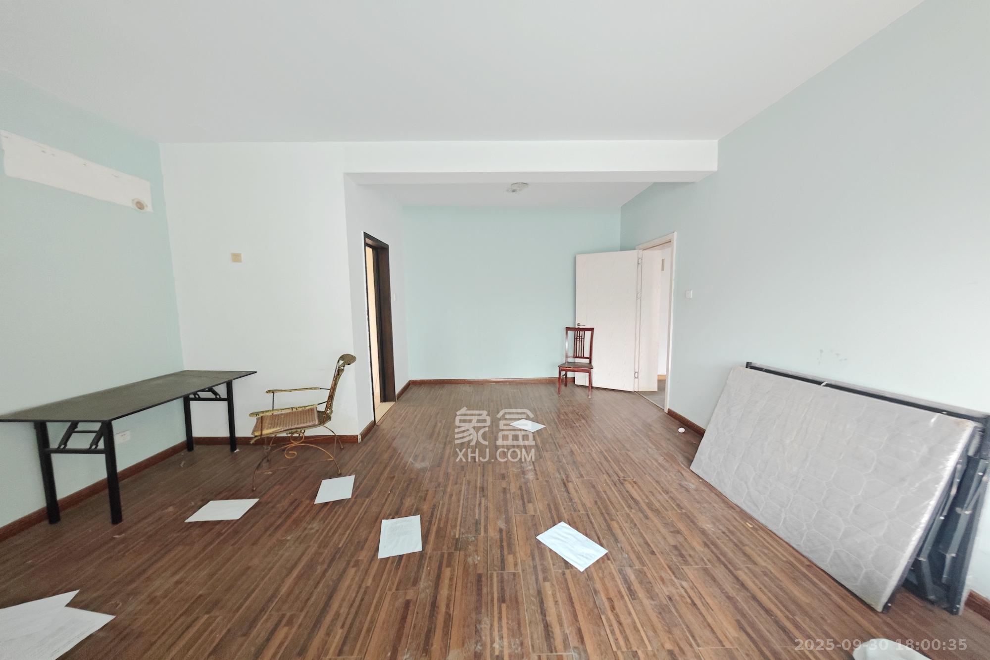 华雅花园  3室2厅4卫    108.0万卧室