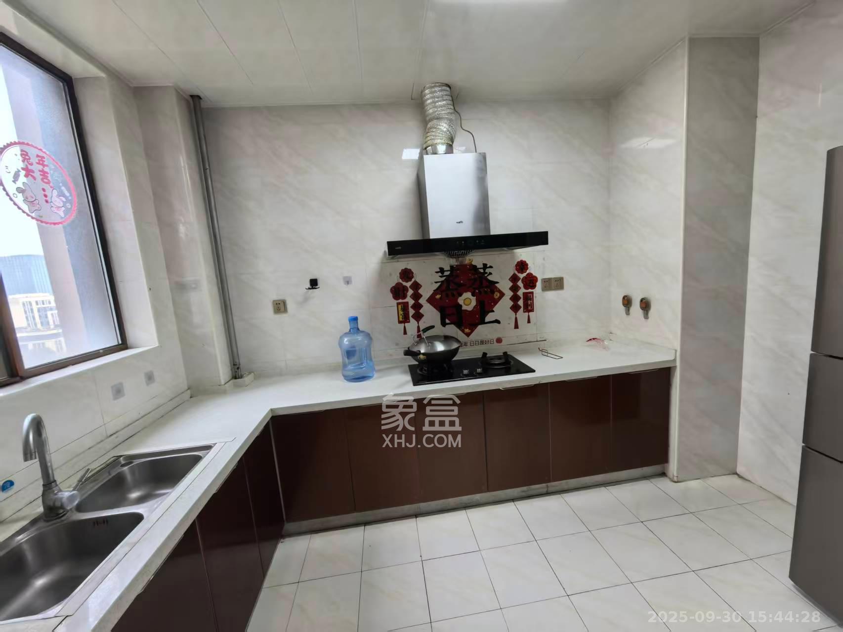 福祥家园(农信家园) 5室2厅2卫 4800.0元/月 福祥家园(农信家园) 5室2厅2卫 4800.0元/月室内图