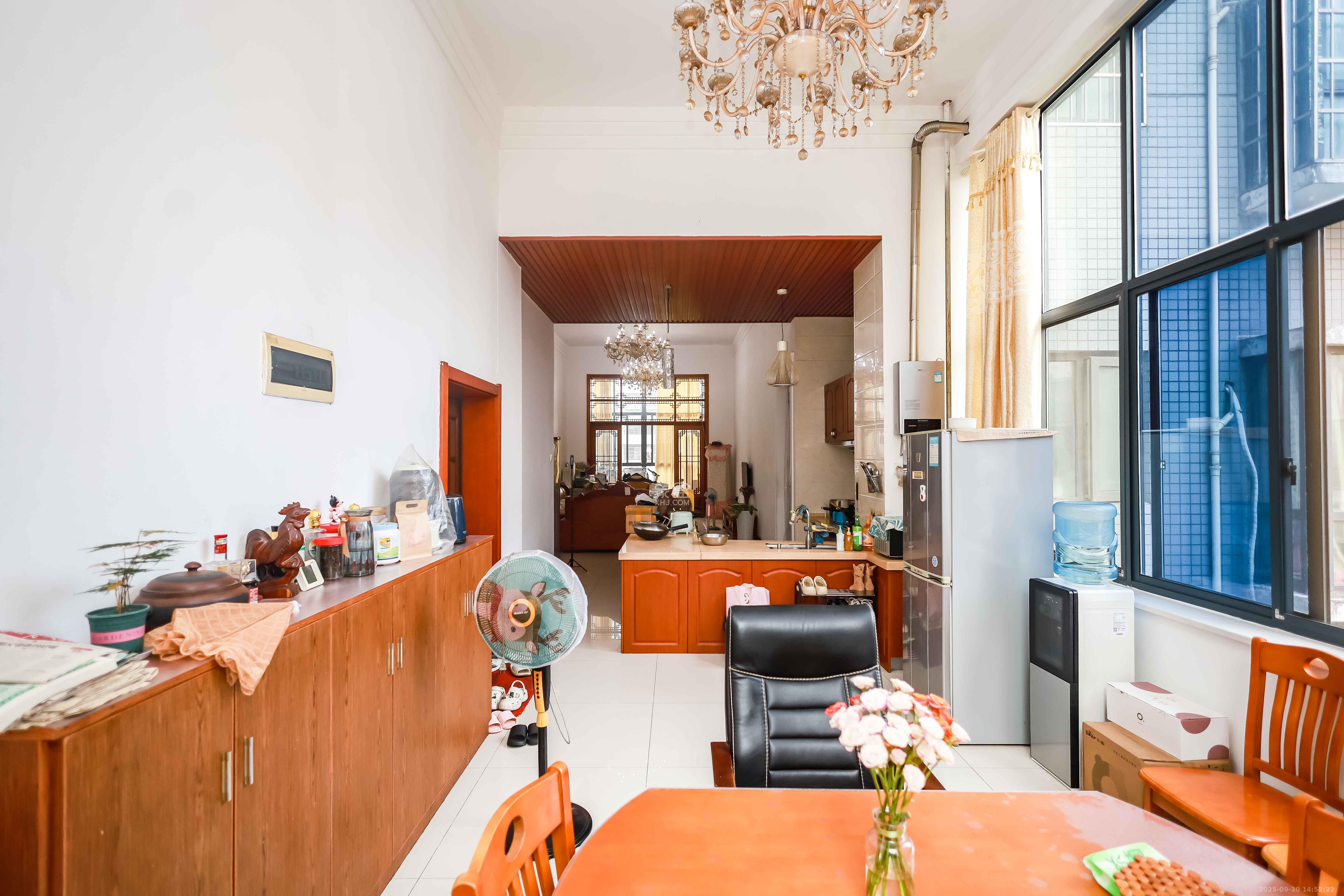 未来城科学家园 5室2厅3卫 165.0万 未来城科学家园 5室2厅3卫 165.0万其他