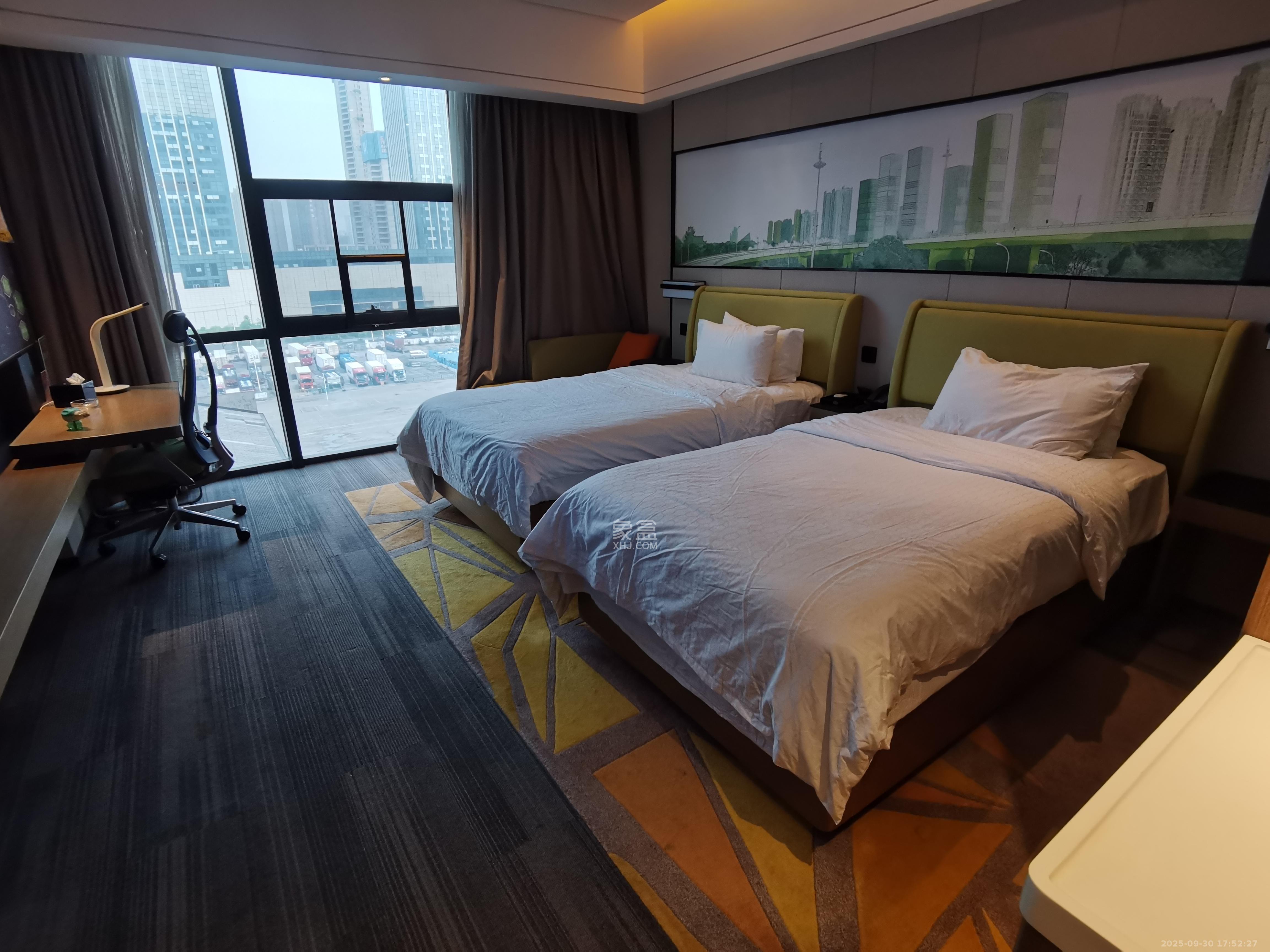 东盈商业广场（华泉城市广场）   46.32㎡      1600.0元/月