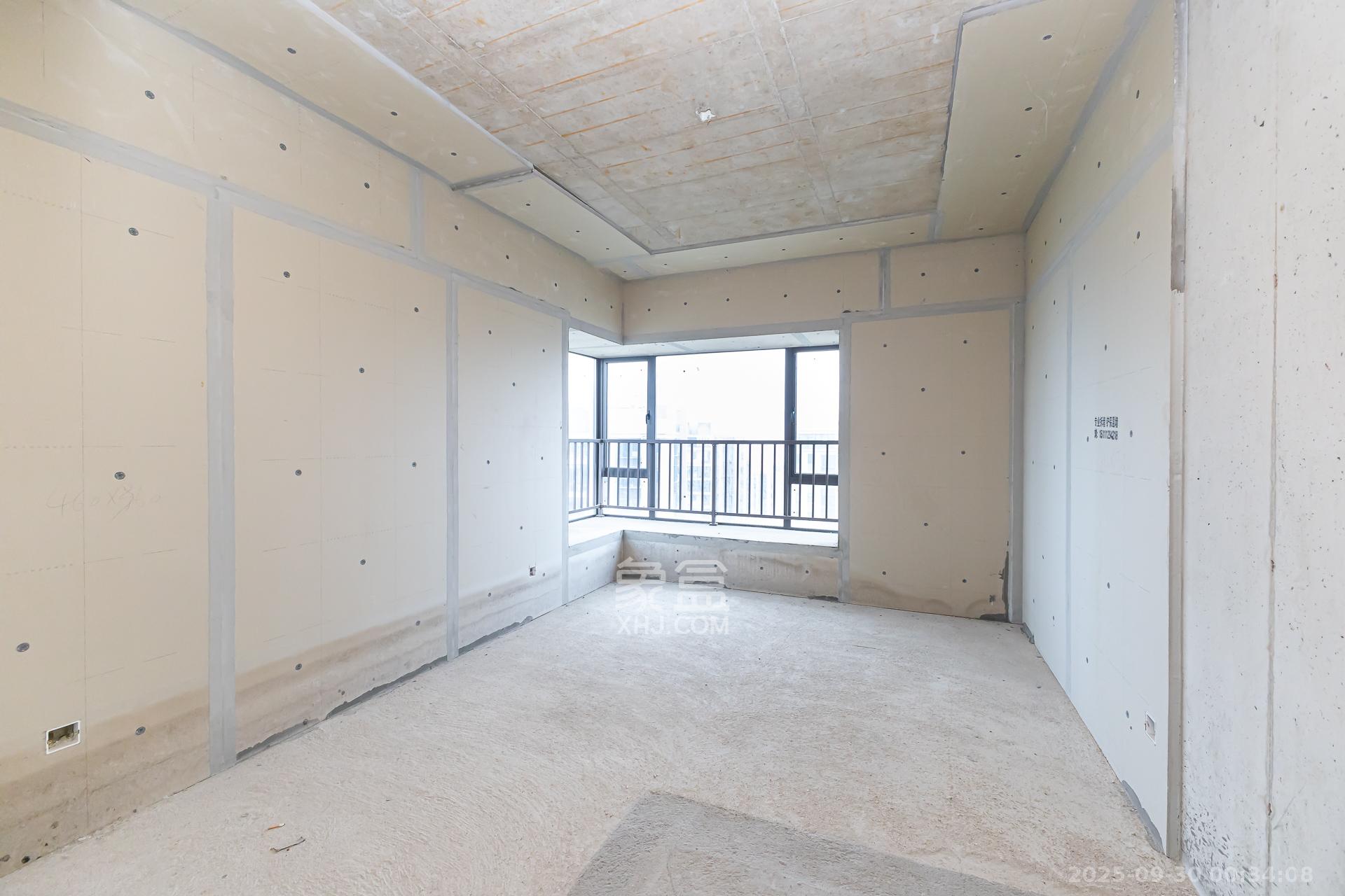 润和湘江天地E区 4室2厅2卫 168.0万 润和湘江天地E区 4室2厅2卫 168.0万卧室