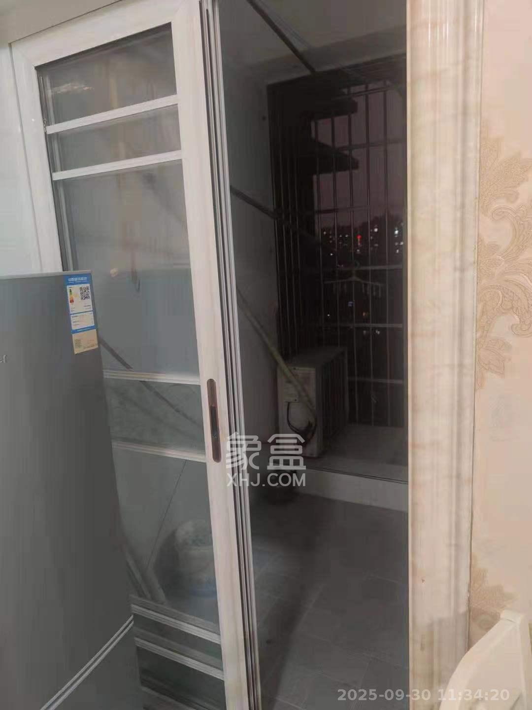 东方银座(东方摩卡) 2室2厅1卫 2100.0元/月 东方银座(东方摩卡) 2室2厅1卫 2100.0元/月室内图